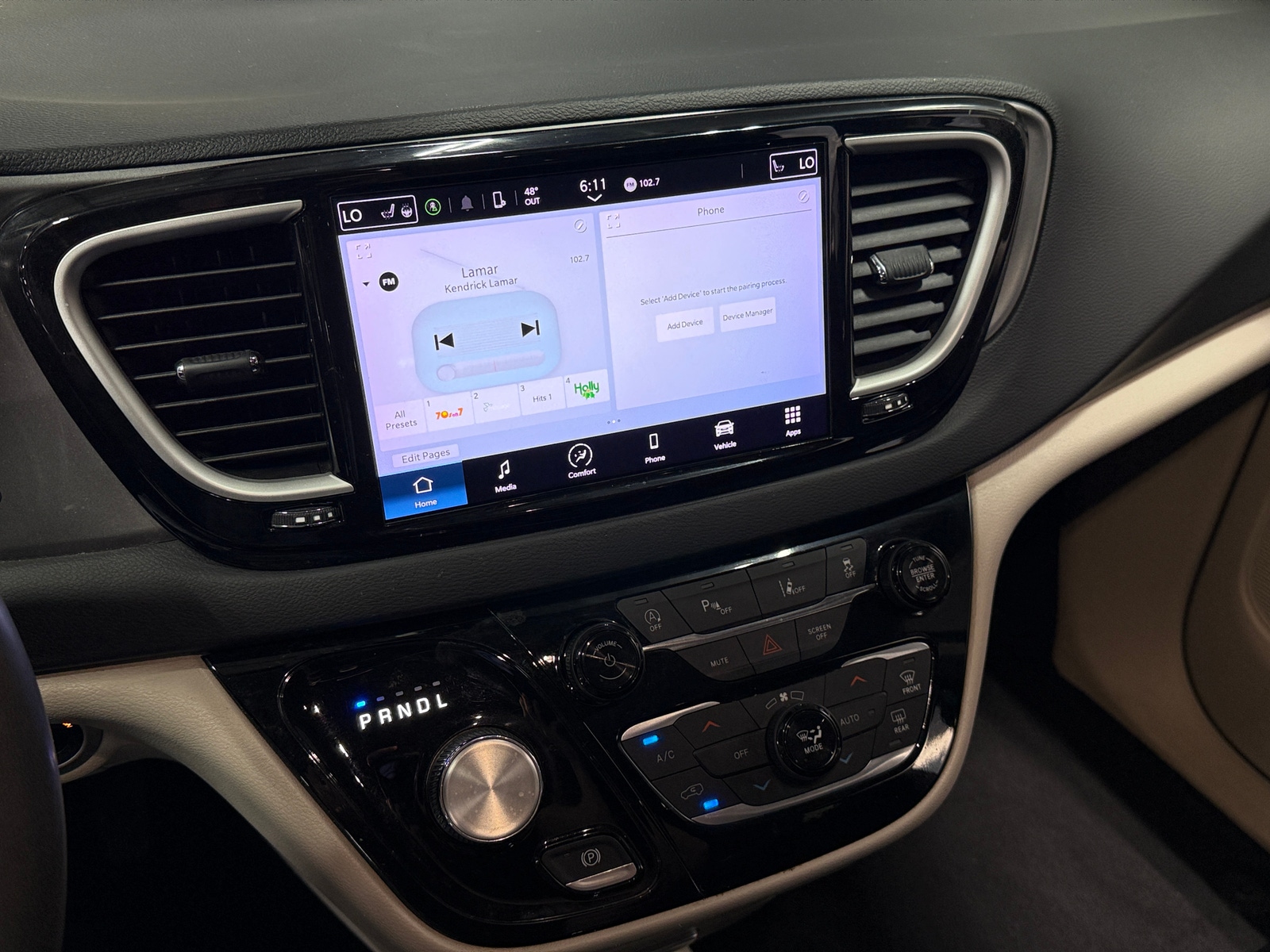 Thumbnail: 2022 Chrysler Pacifica - 3