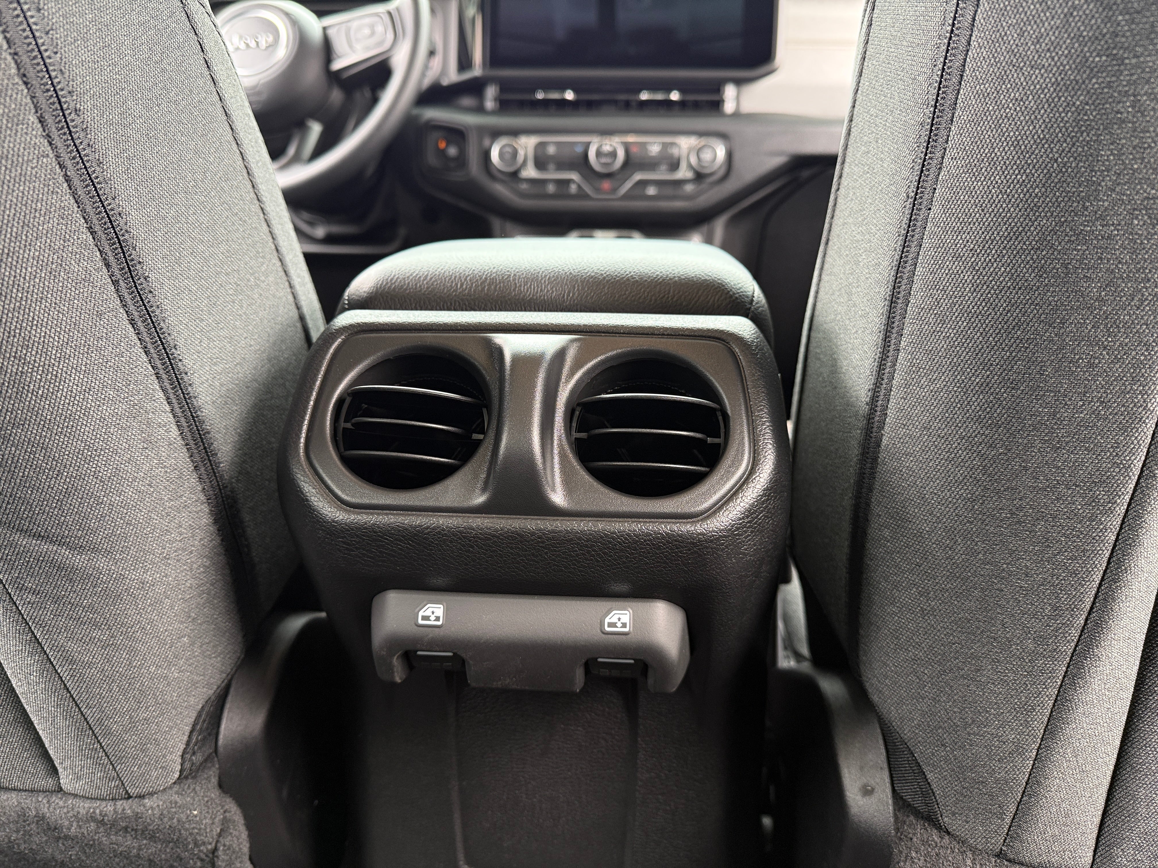 2026 Jeep Gladiator Sport Auto's photo