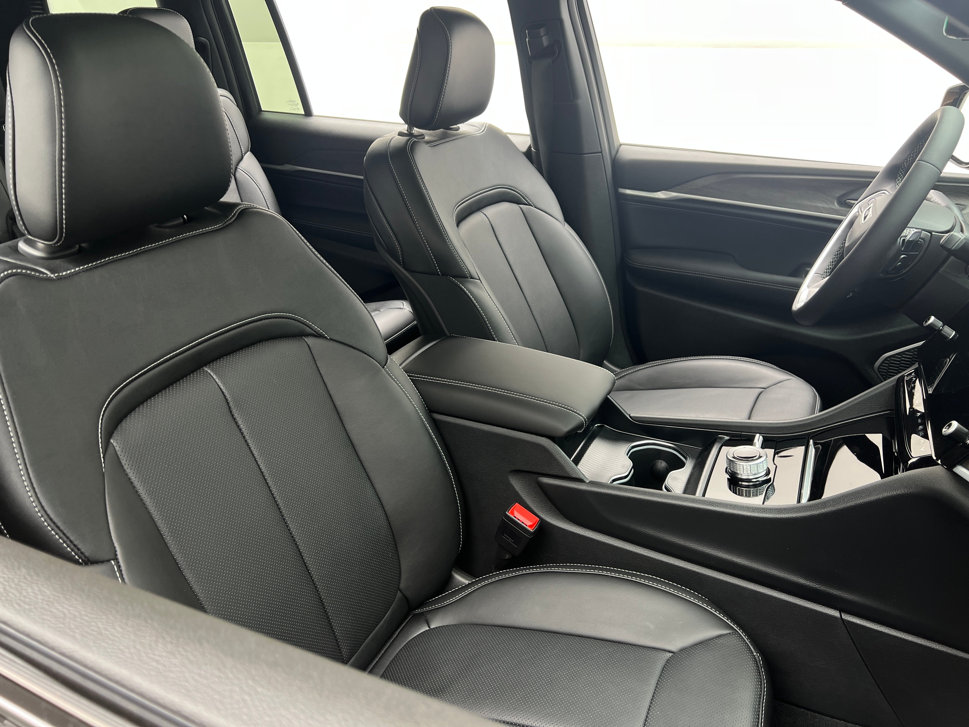 2026 Jeep Grand Cherokee L Limited Reserve 4x4's photo