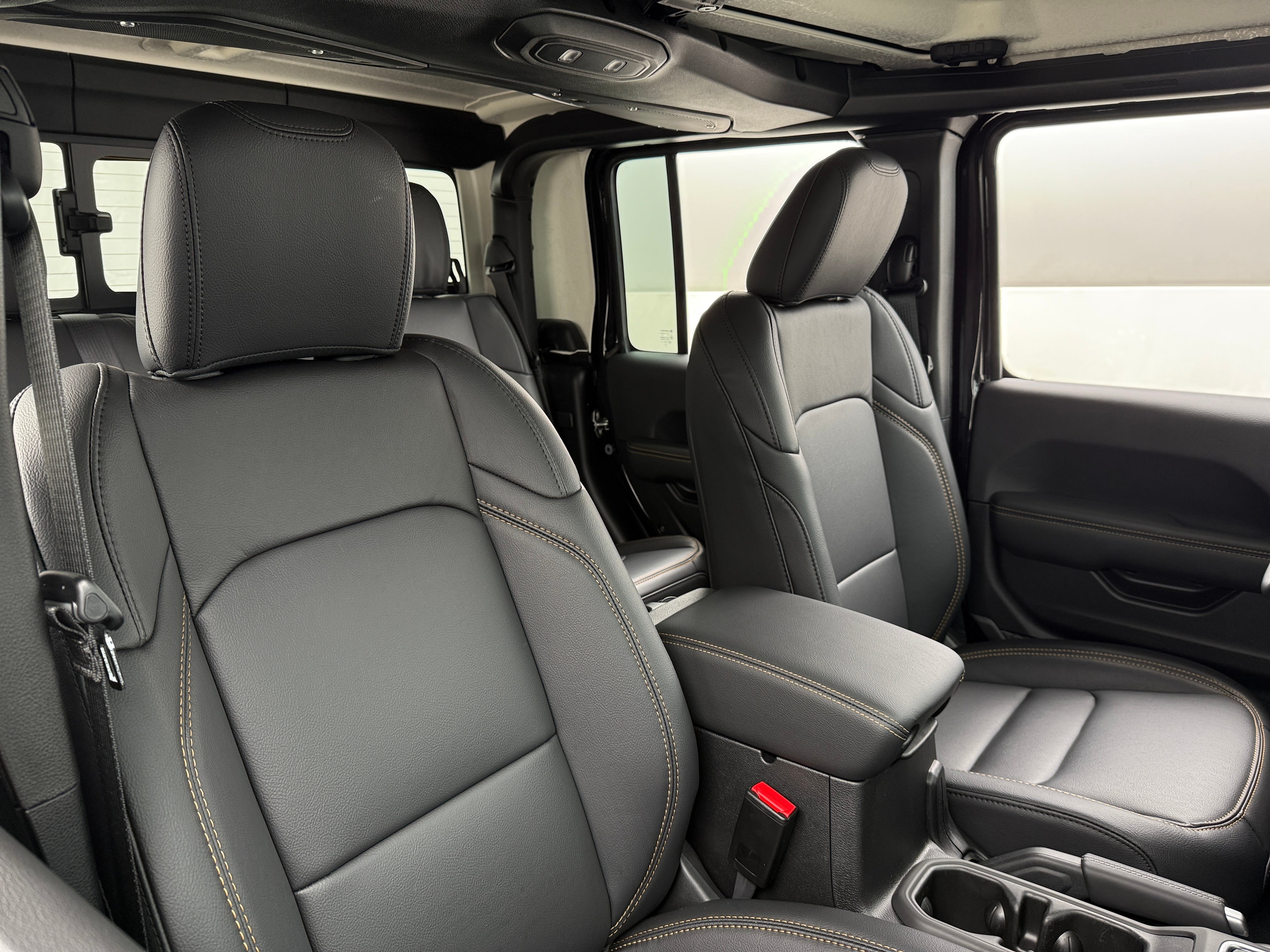 2026 Jeep Gladiator Sahara Auto's photo
