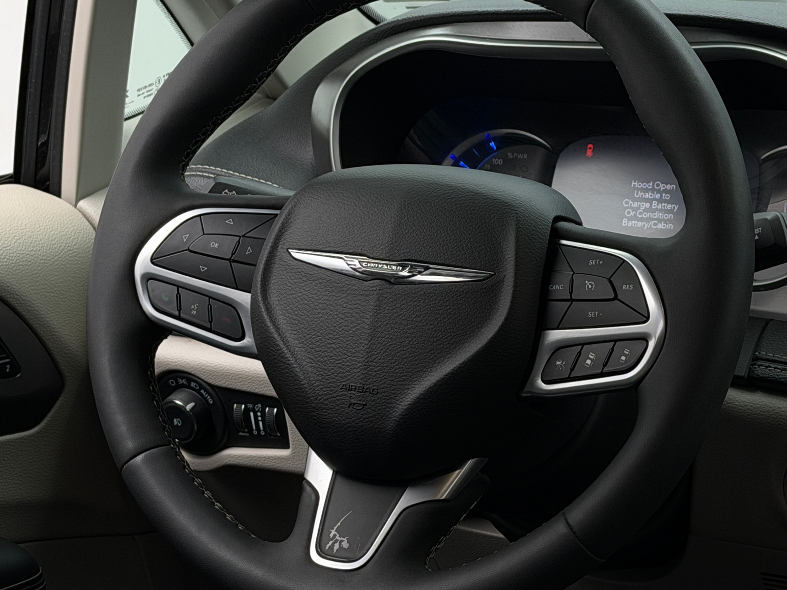 Thumbnail: 2024 Chrysler Pacifica - 4