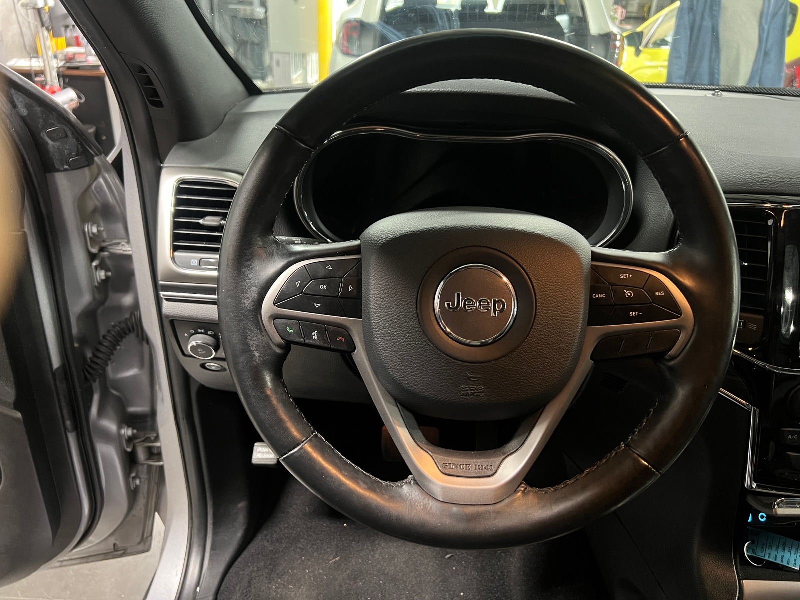 Thumbnail: 2020 Jeep Grand Cherokee - 4