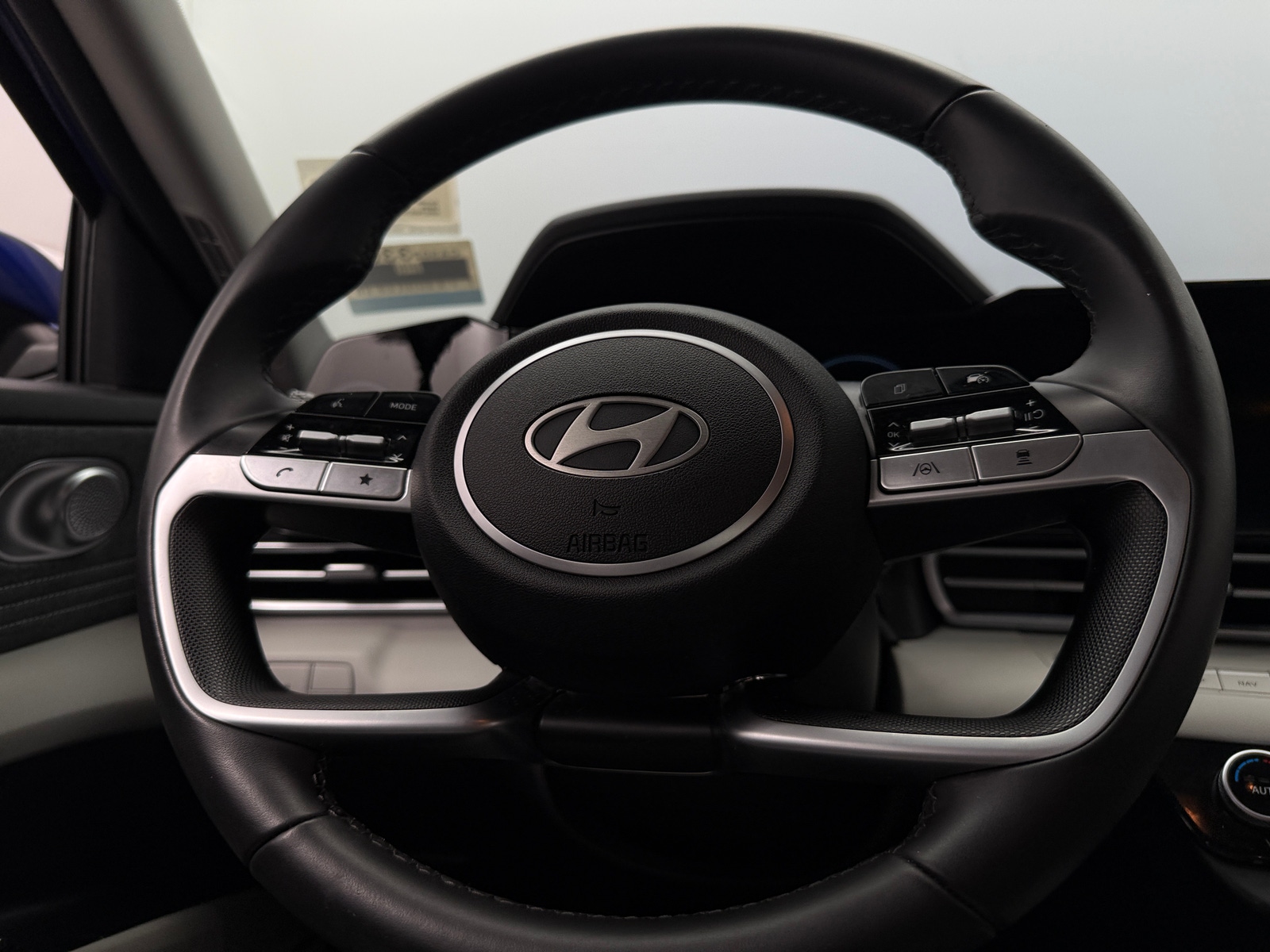 Thumbnail: 2025 Hyundai Elantra - 4