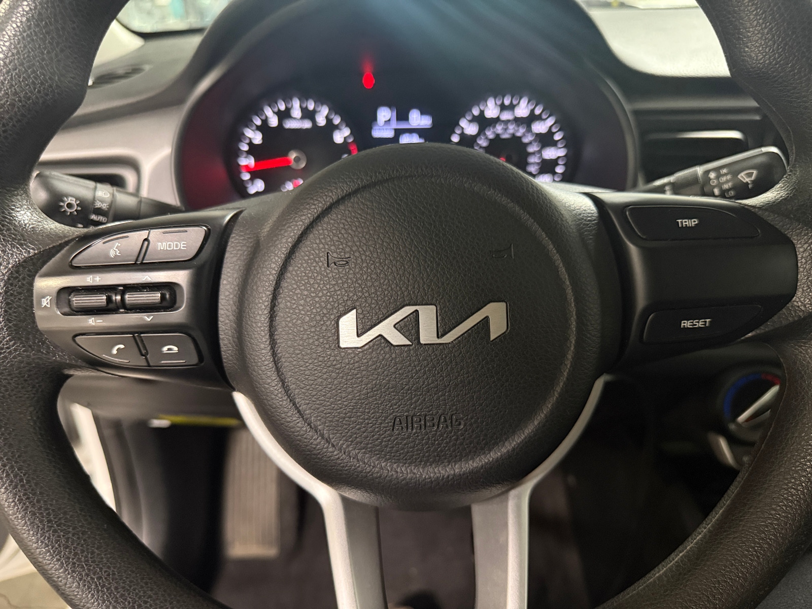 Thumbnail: 2023 Kia Rio - 5