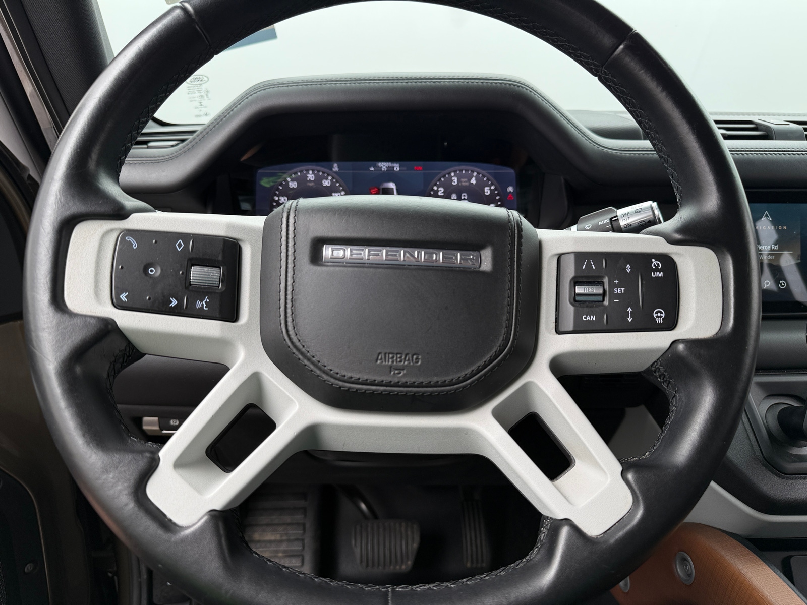 Thumbnail: 2020 Land Rover Defender - 4