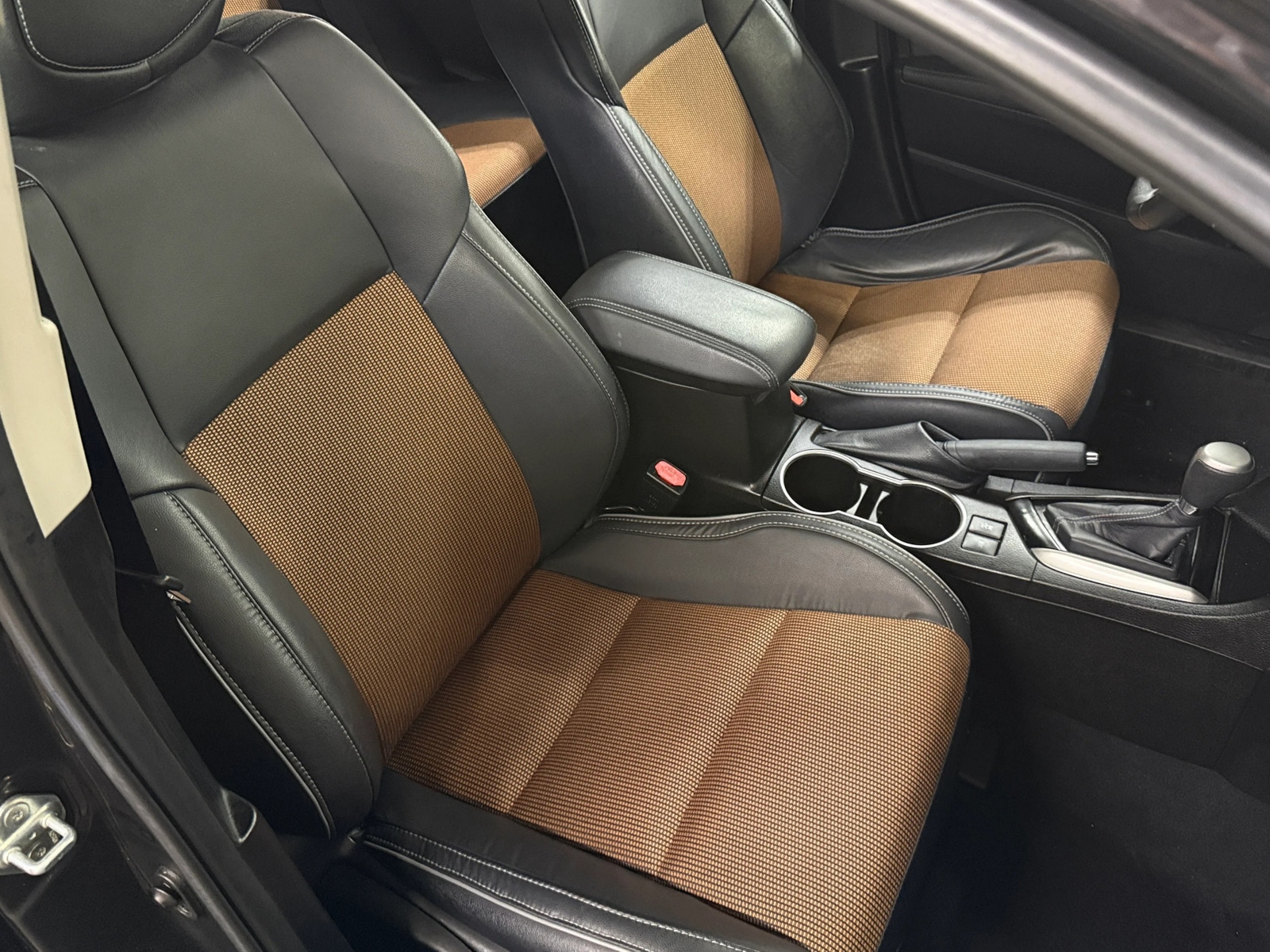 Thumbnail: 2015 Toyota Corolla - 2