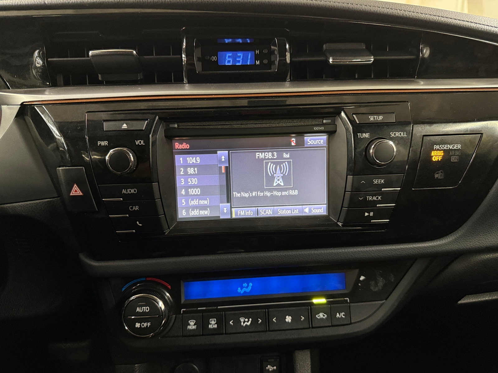 Thumbnail: 2015 Toyota Corolla - 3