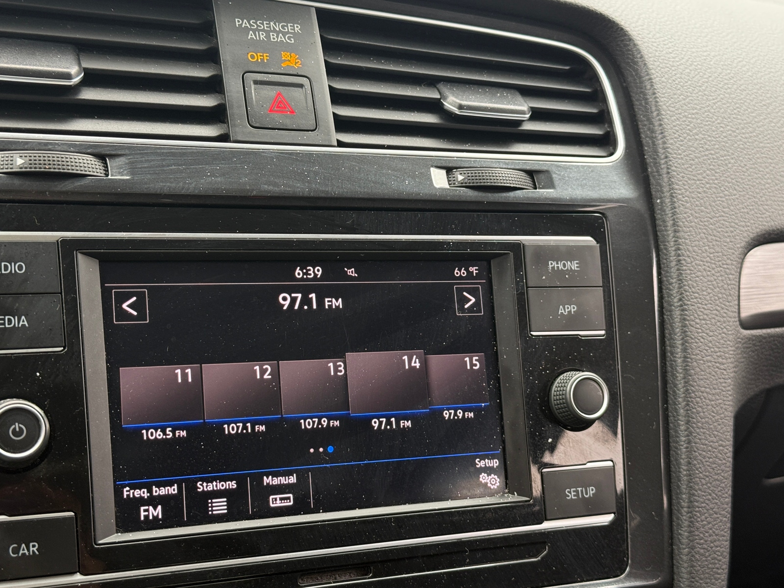 Thumbnail: 2019 Volkswagen Golf - 4