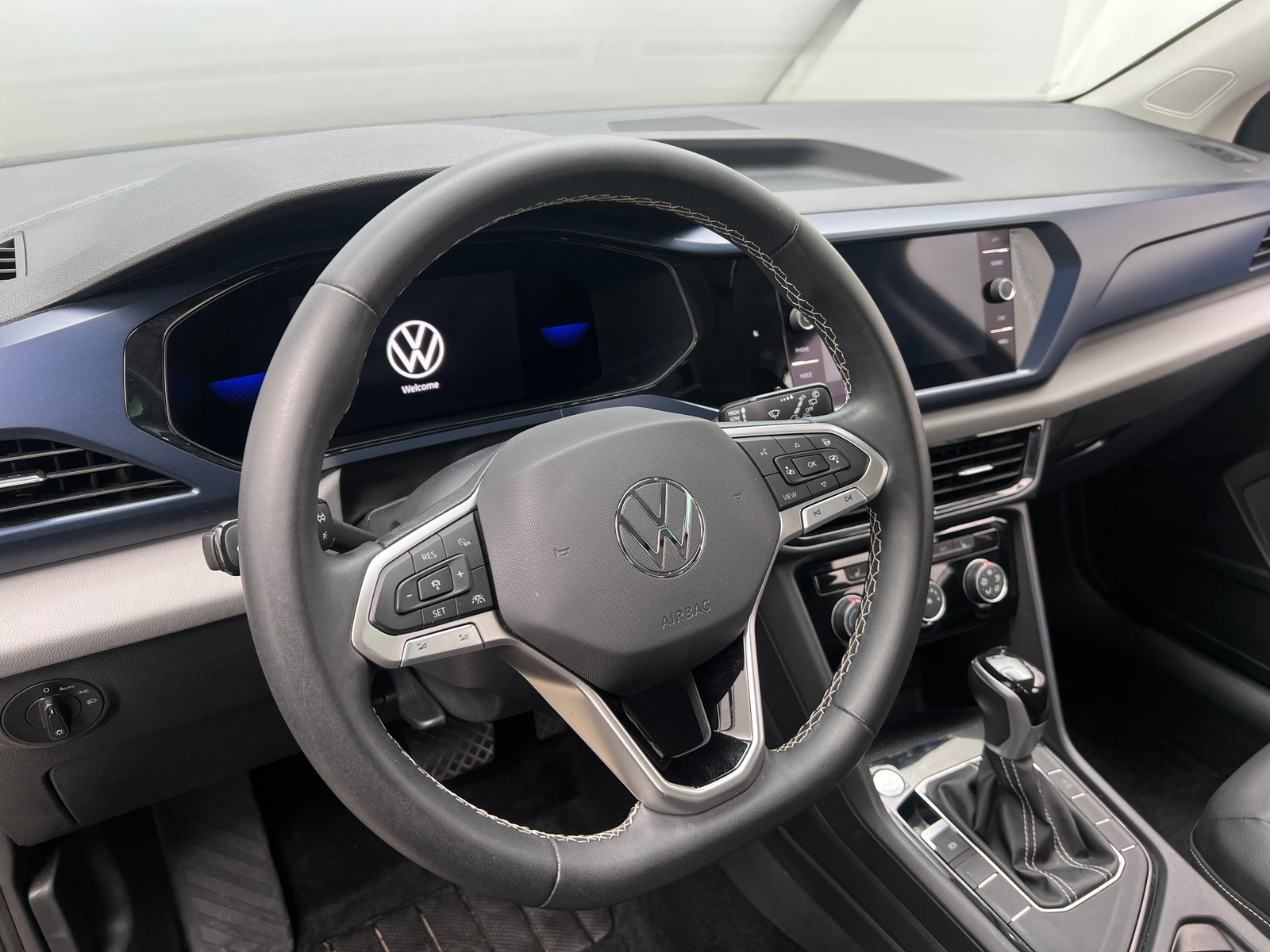Thumbnail: 2023 Volkswagen Taos - 4