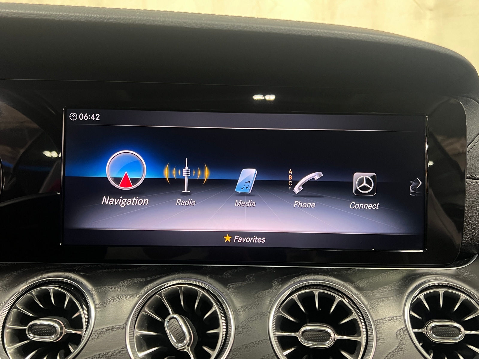 Thumbnail: 2019 Mercedes-Benz E-Class - 2