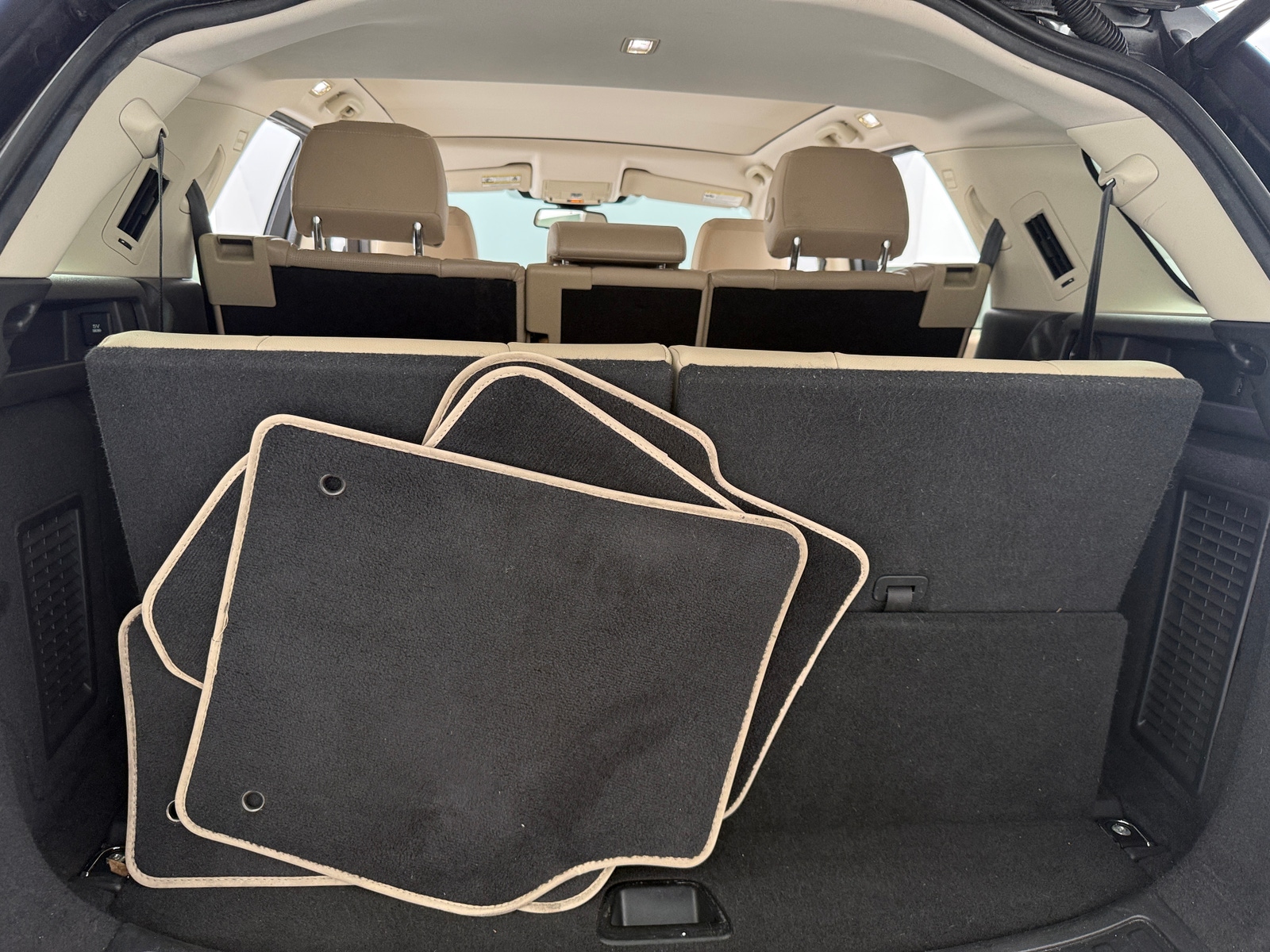 Thumbnail: 2019 Land Rover Discovery Sport - 6