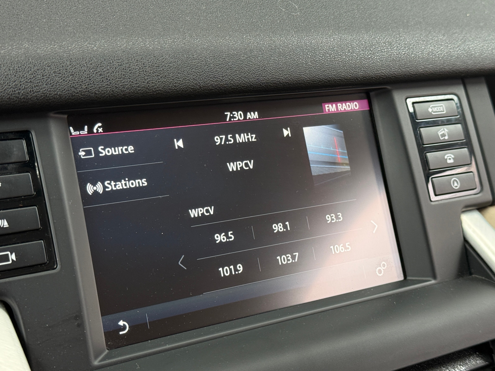 Thumbnail: 2019 Land Rover Discovery Sport - 3
