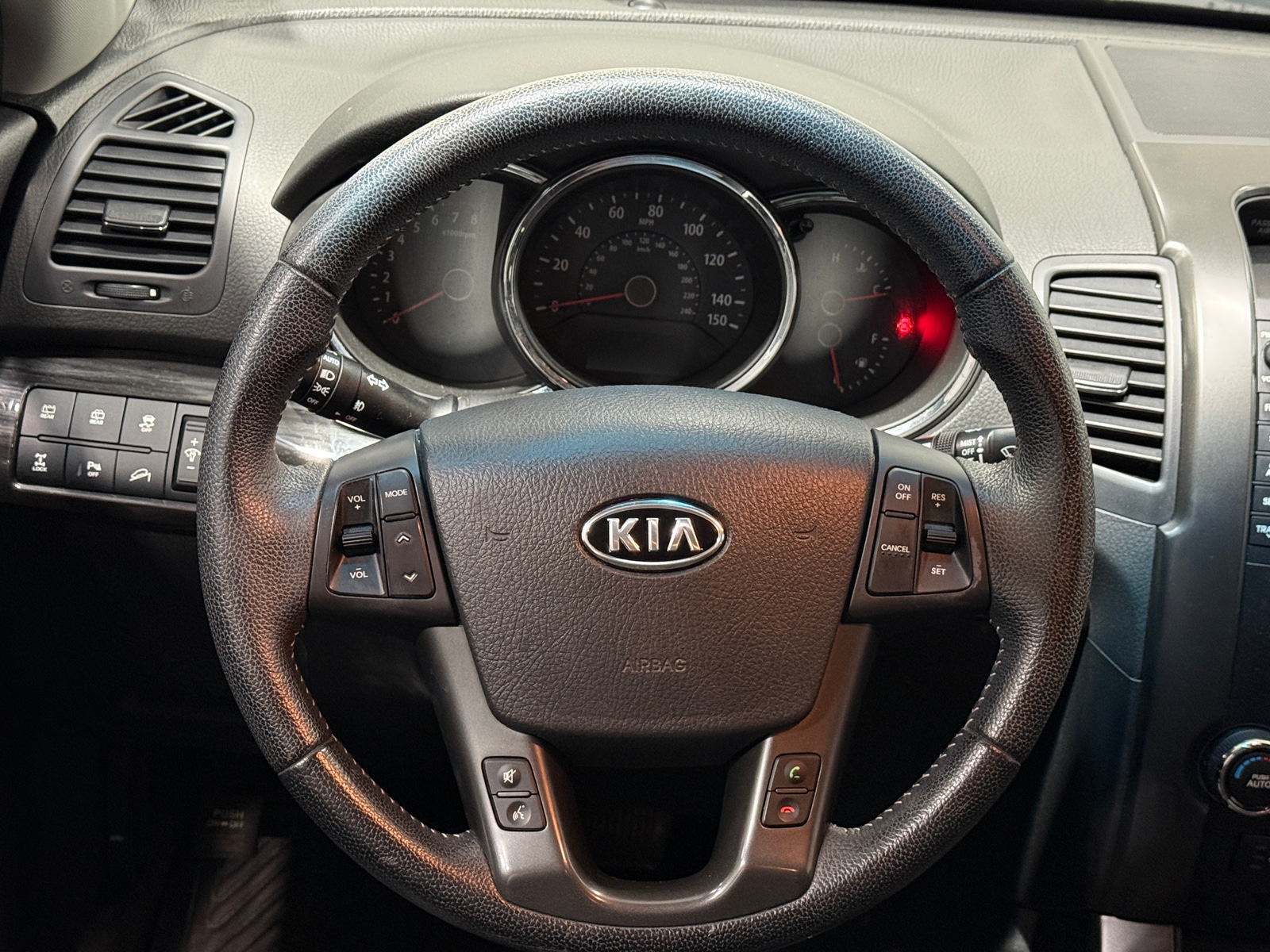 Thumbnail: 2013 Kia Sorento - 4
