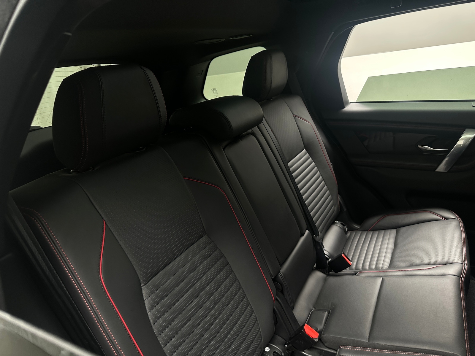 Thumbnail: 2021 Land Rover Discovery Sport - 5