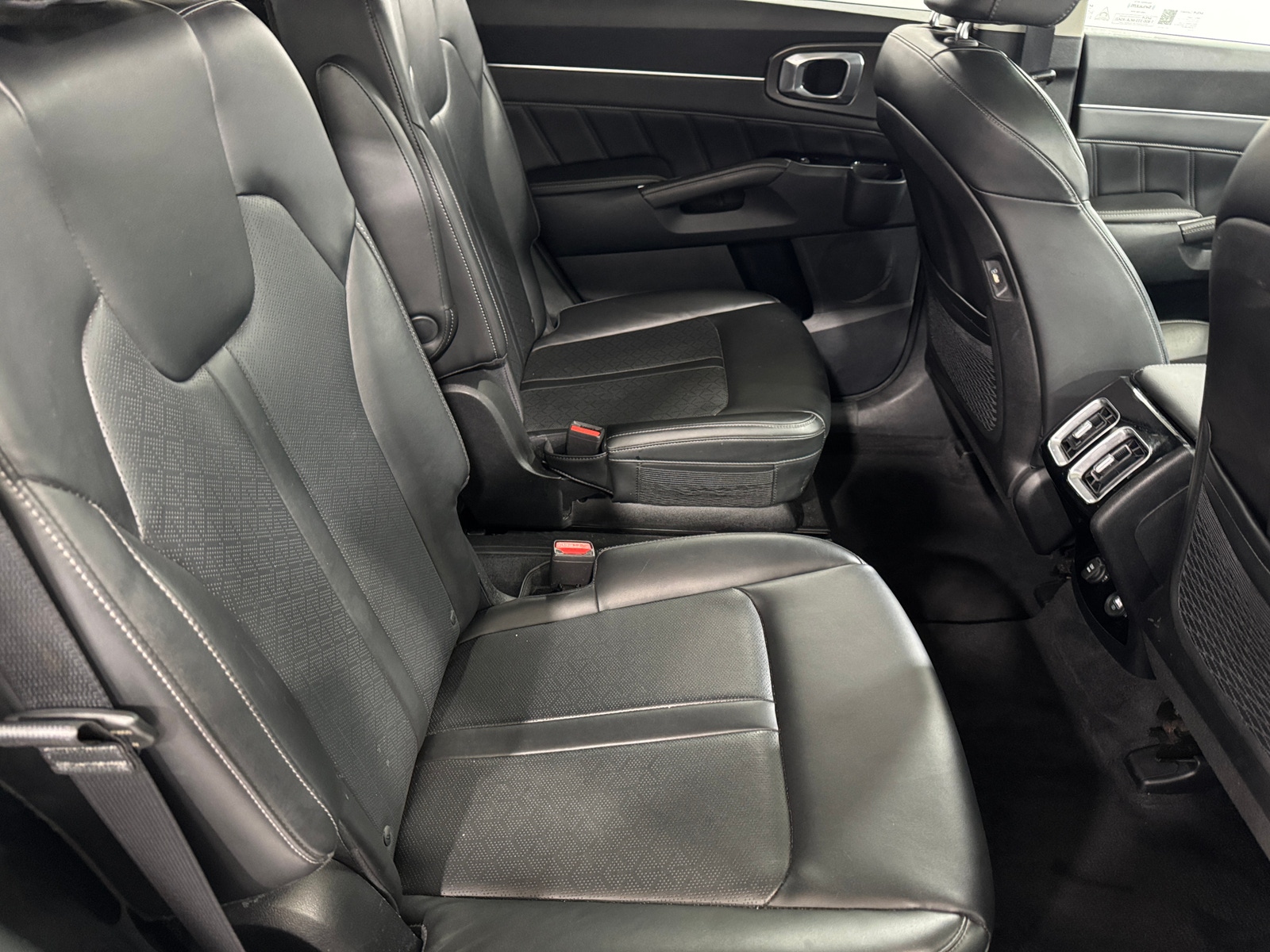 Thumbnail: 2023 Kia Sorento - 5