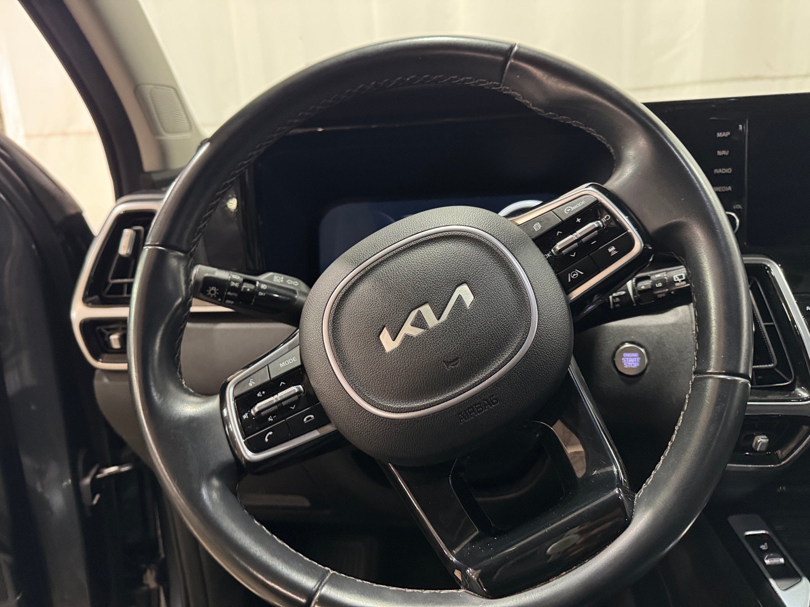 Thumbnail: 2023 Kia Sorento - 4
