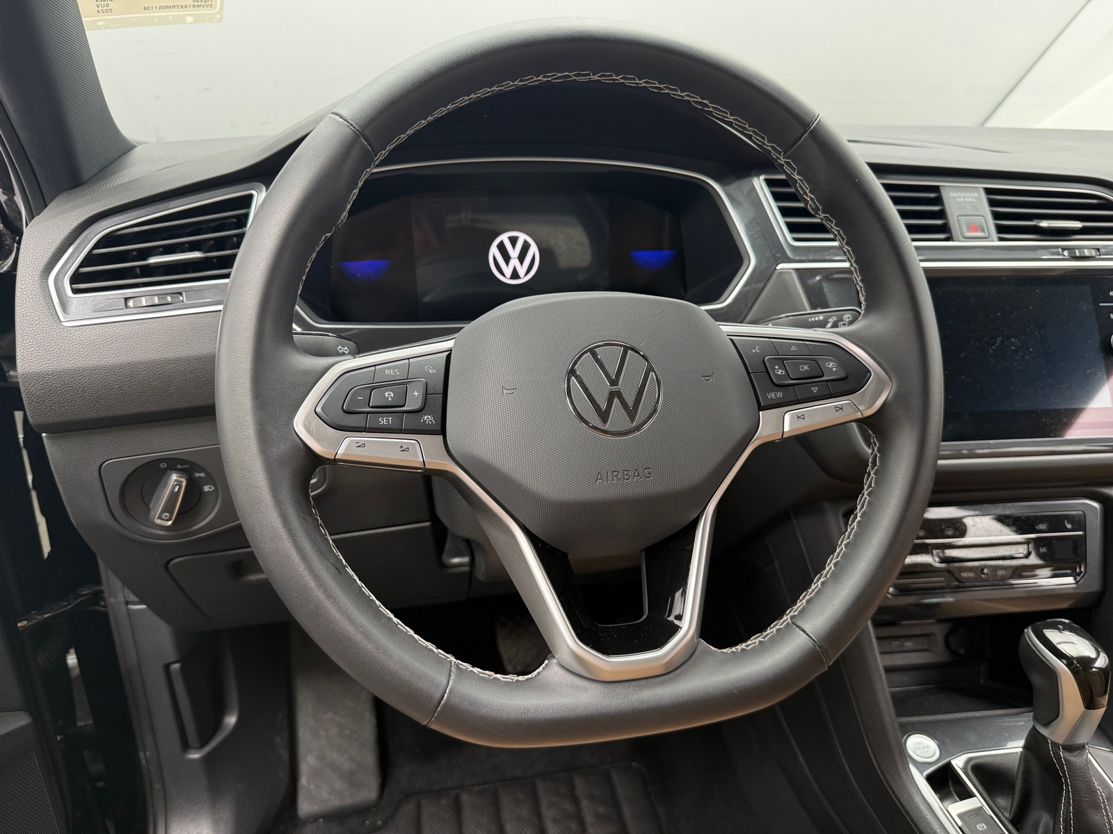 Thumbnail: 2024 Volkswagen Tiguan - 4