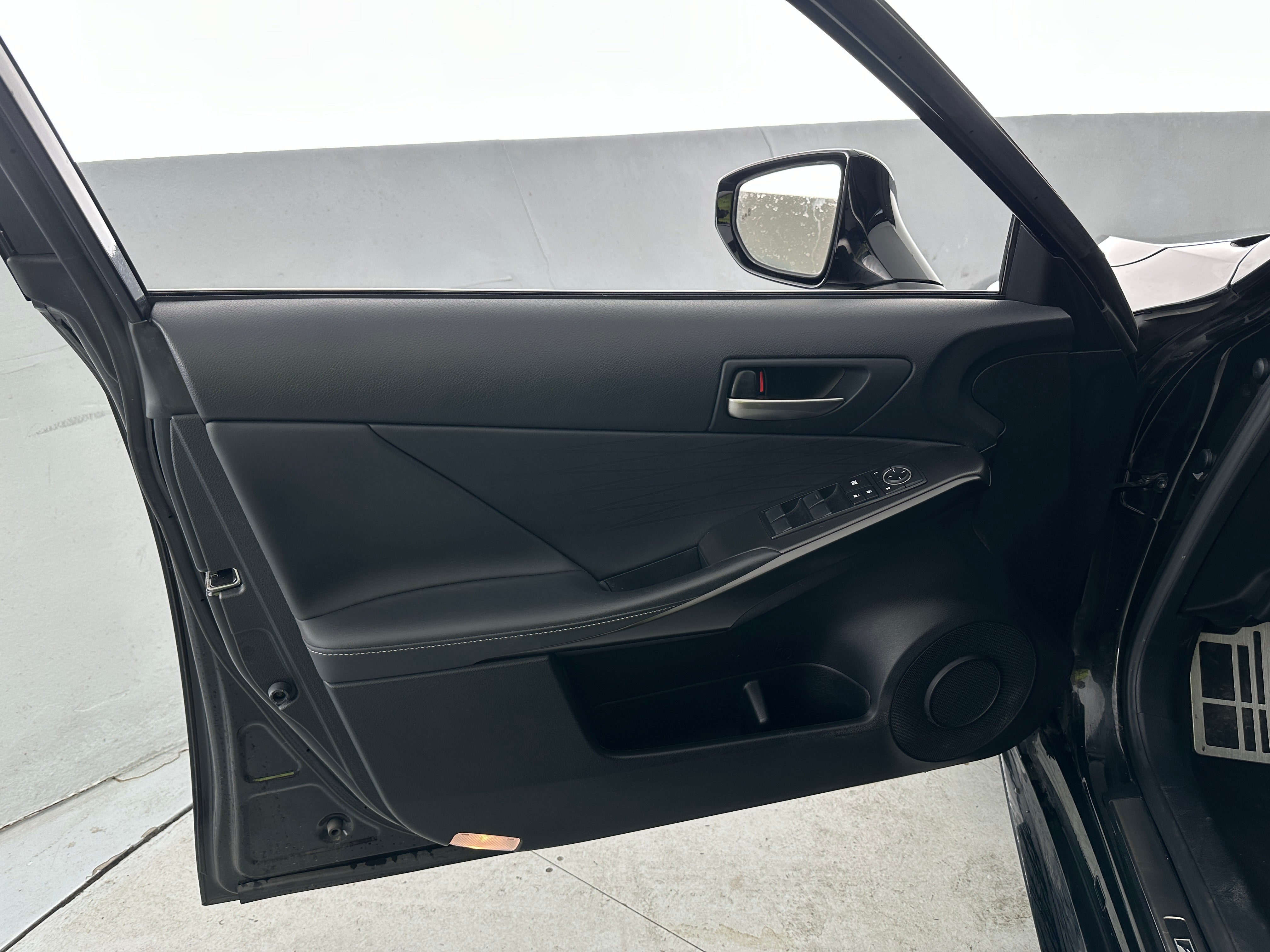 2021 Lexus IS 350 F SPORT - Photo 9
