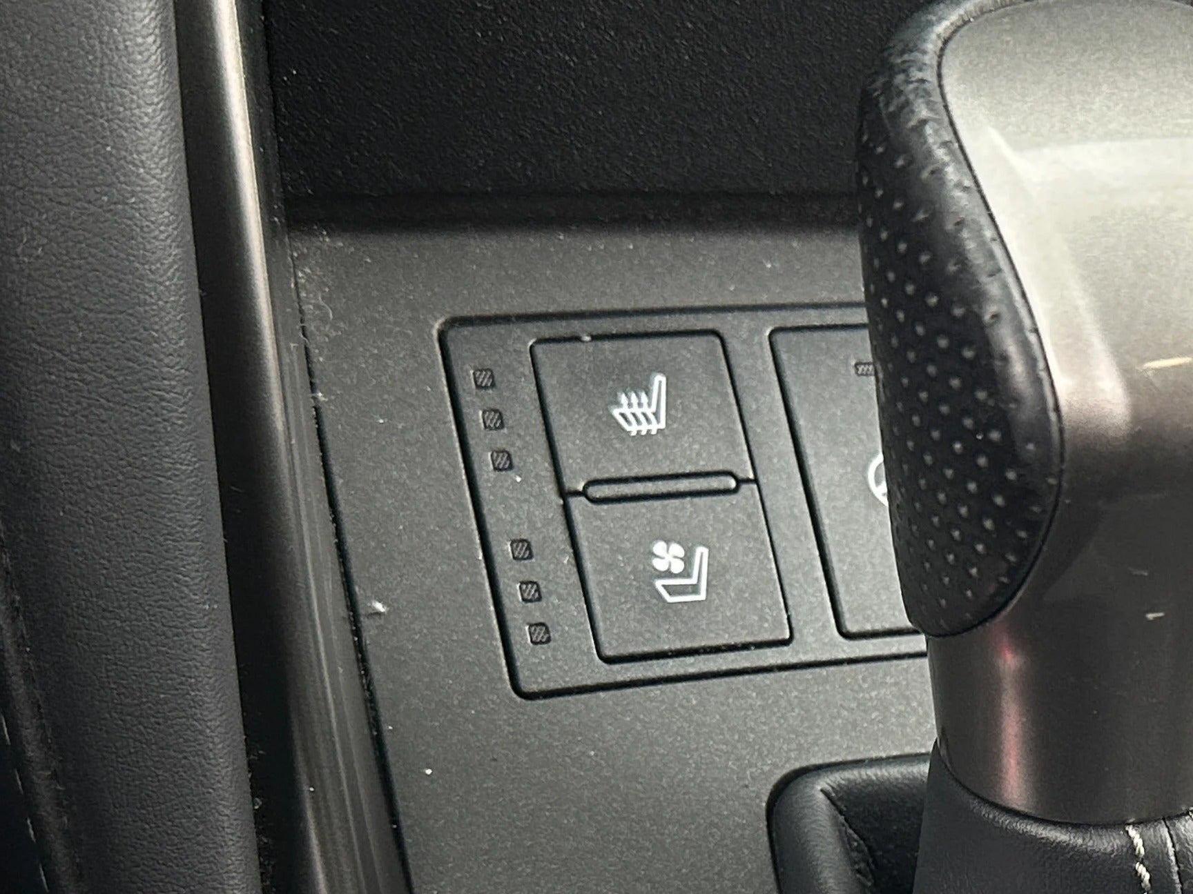 2021 Lexus IS 350 F SPORT - Photo 17