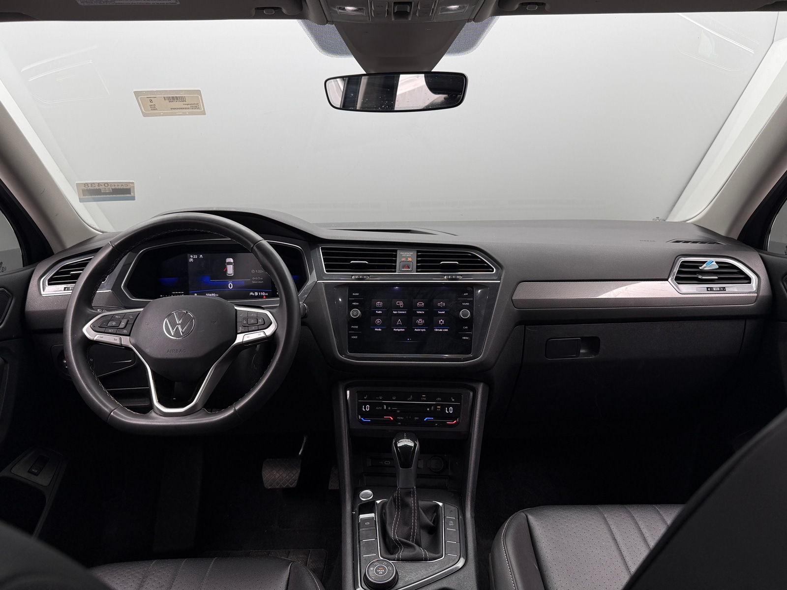 Thumbnail: 2022 Volkswagen Tiguan - 2