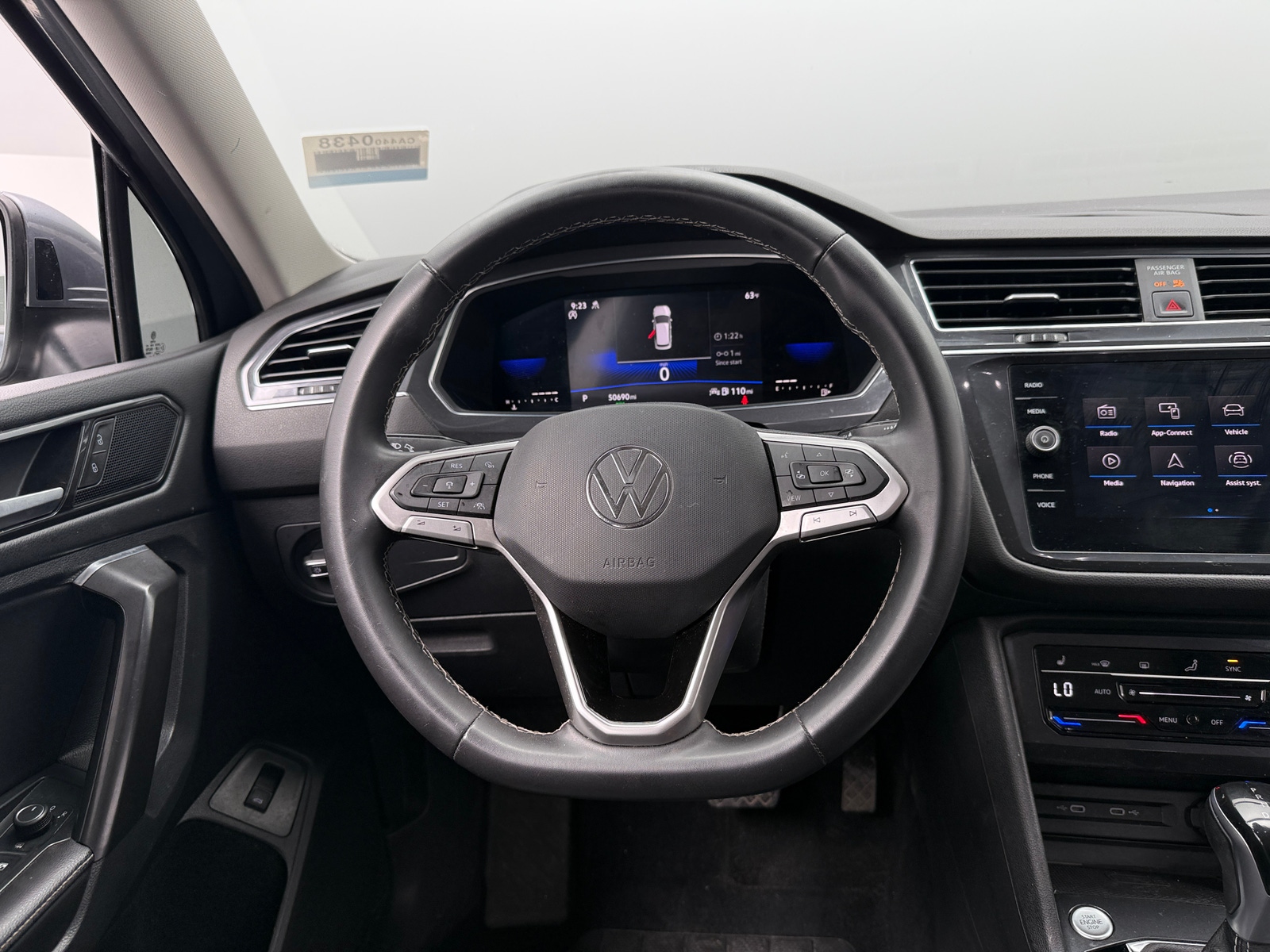 Thumbnail: 2022 Volkswagen Tiguan - 4