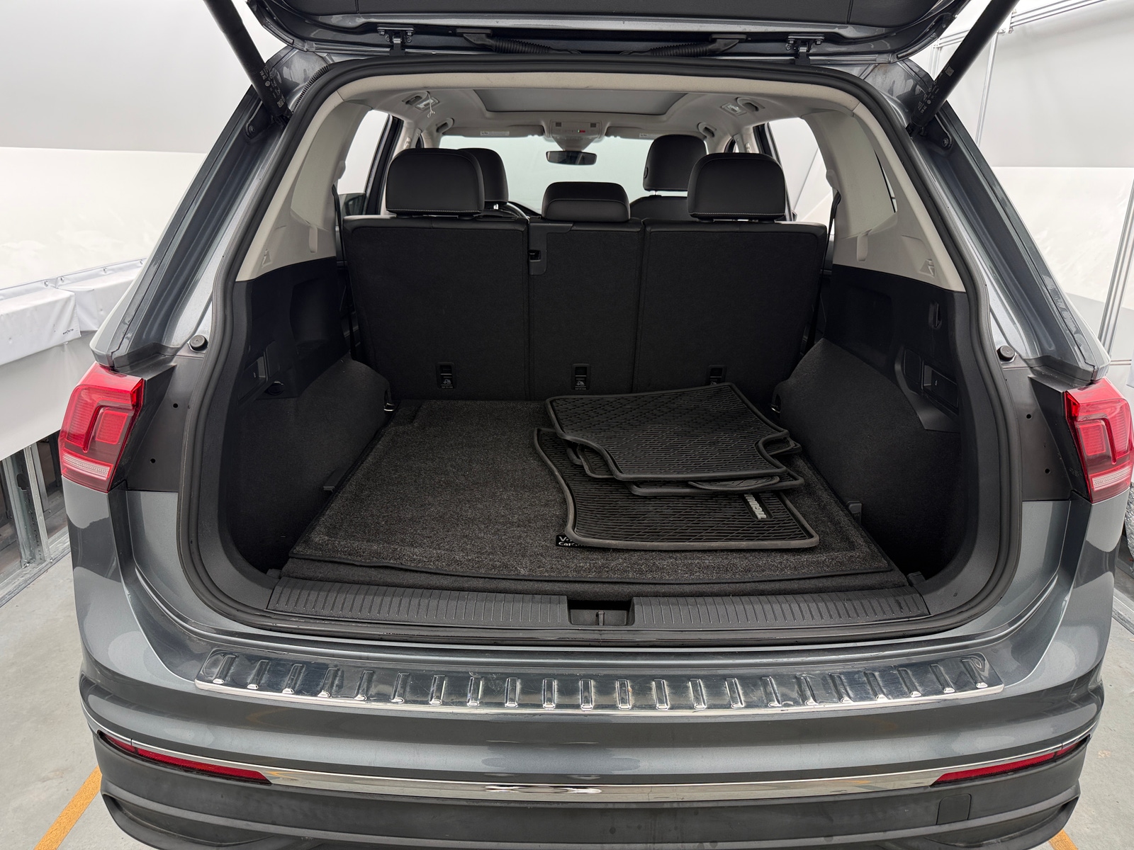 Thumbnail: 2022 Volkswagen Tiguan - 6