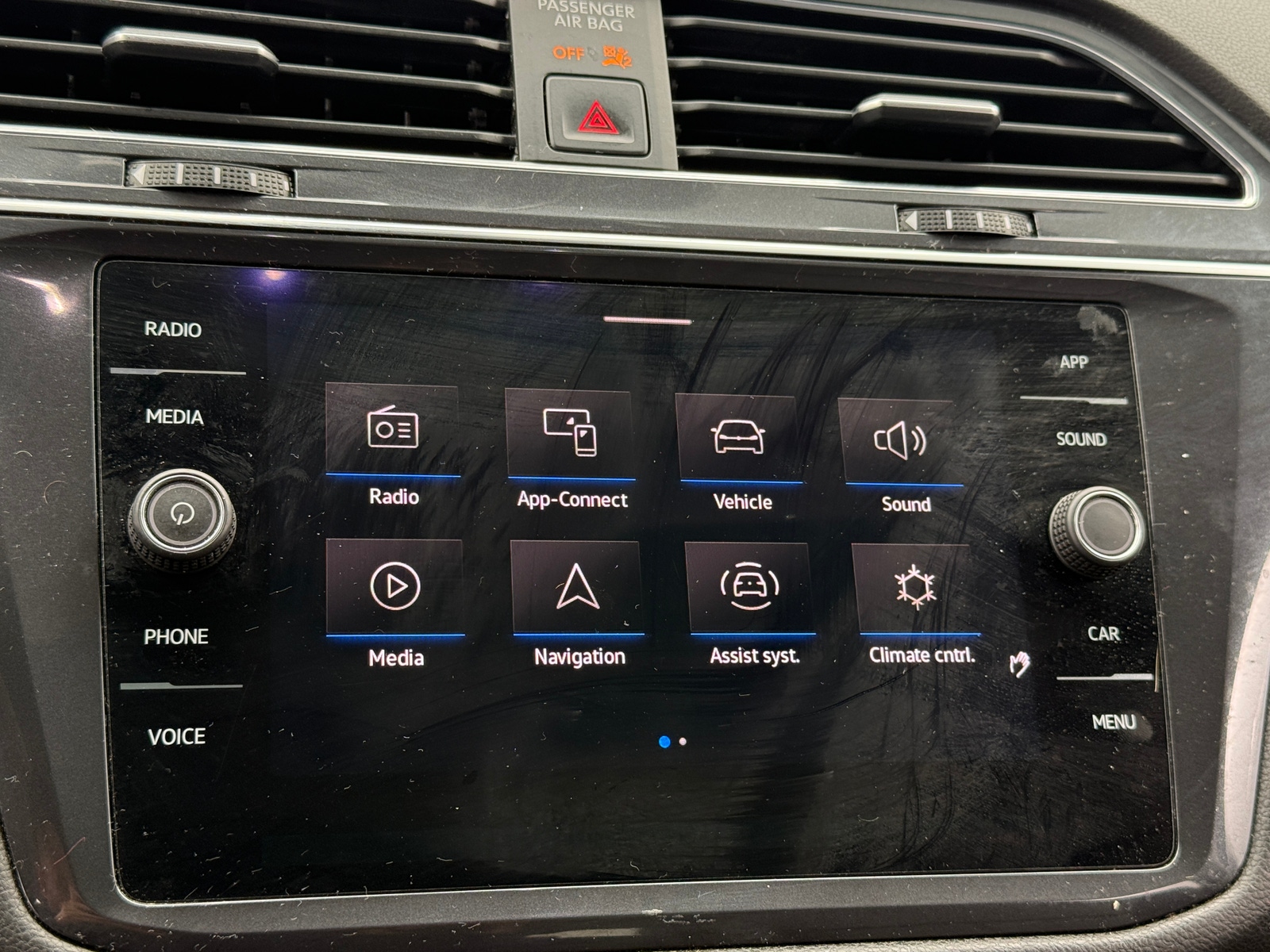 Thumbnail: 2022 Volkswagen Tiguan - 3