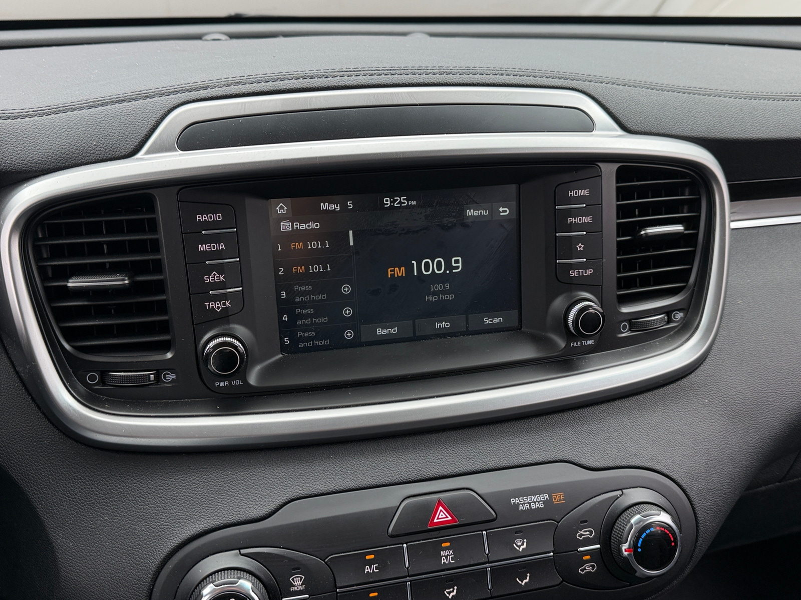 Thumbnail: 2020 Kia Sorento - 4
