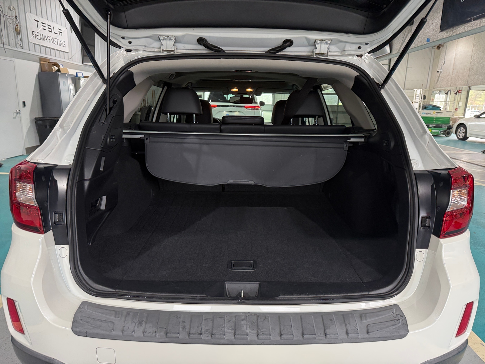 Thumbnail: 2016 Subaru Outback - 6