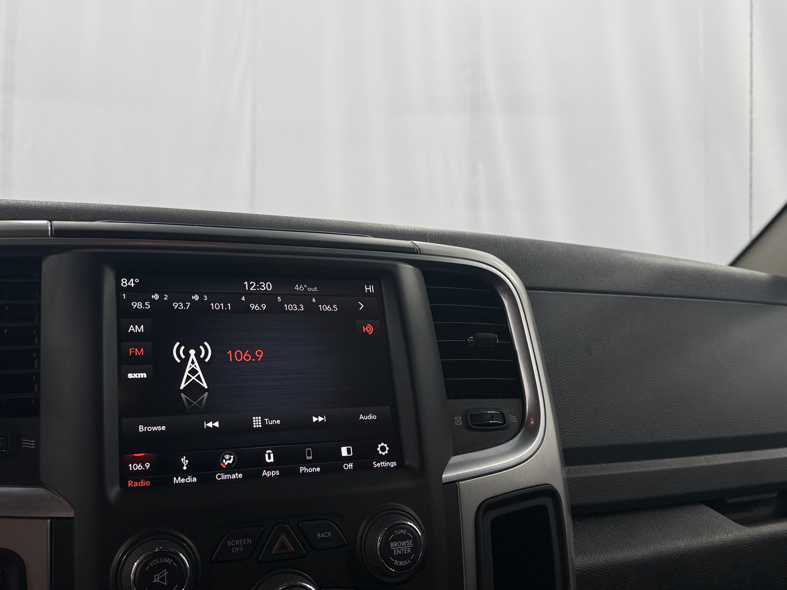 Thumbnail: 2019 RAM 1500 Classic - 4