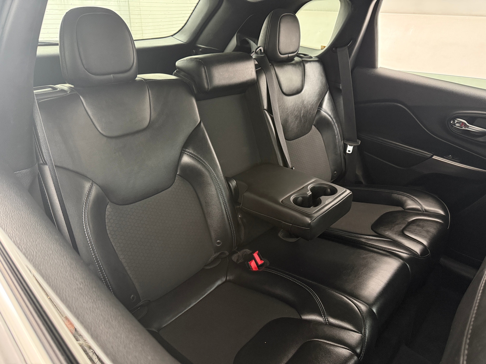 Thumbnail: 2019 Jeep Cherokee - 6
