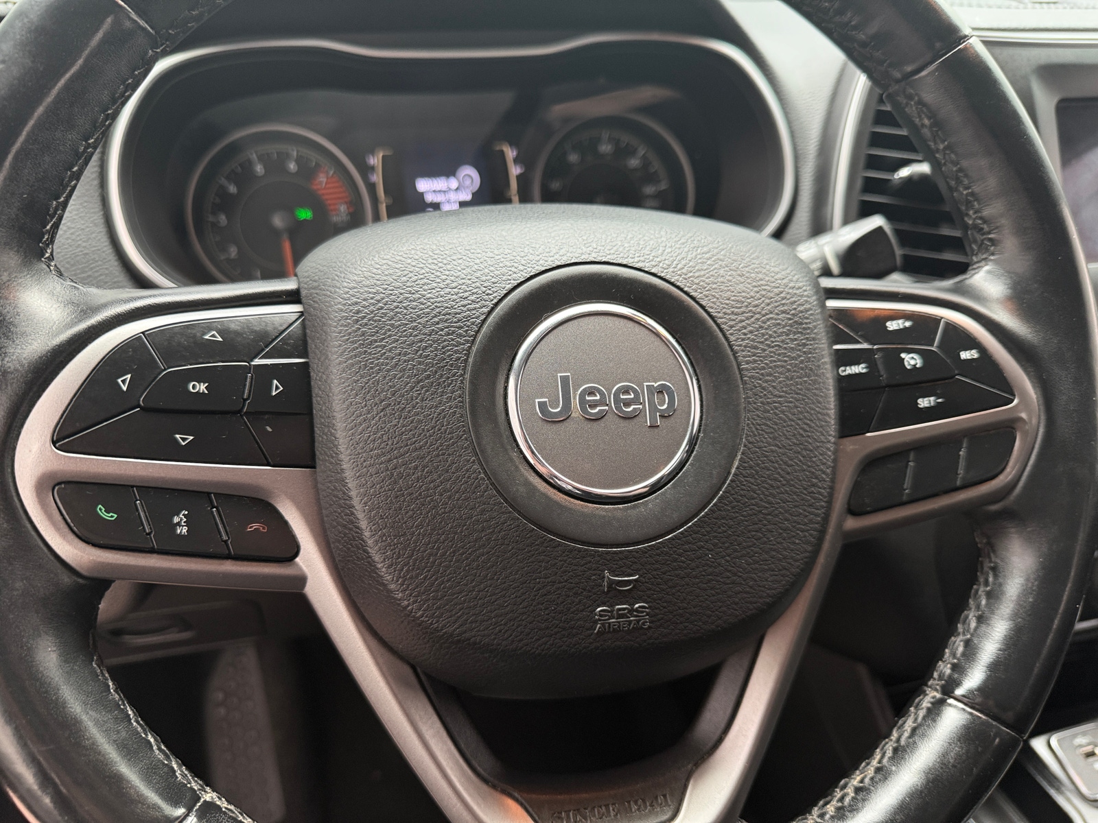 Thumbnail: 2019 Jeep Cherokee - 5