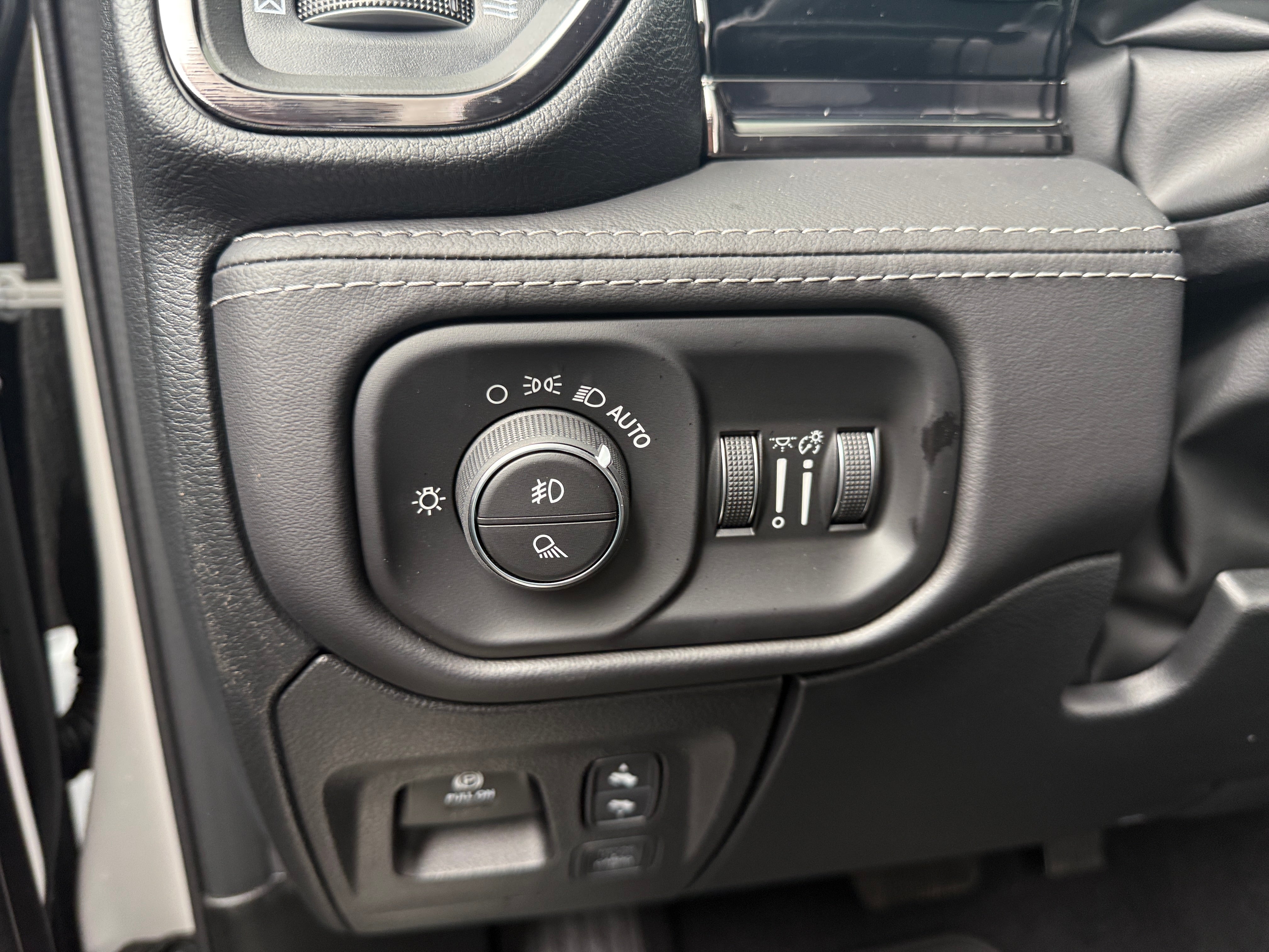 2026 RAM 1500 Limited - Photo 16