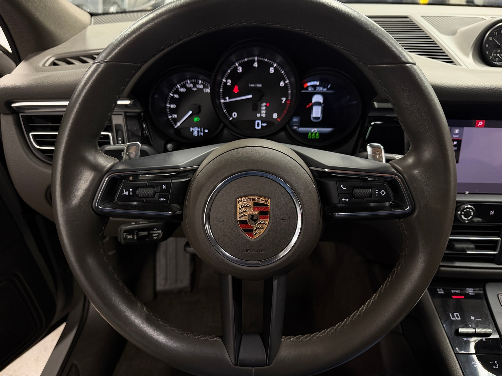 Thumbnail: 2023 Porsche Macan - 4