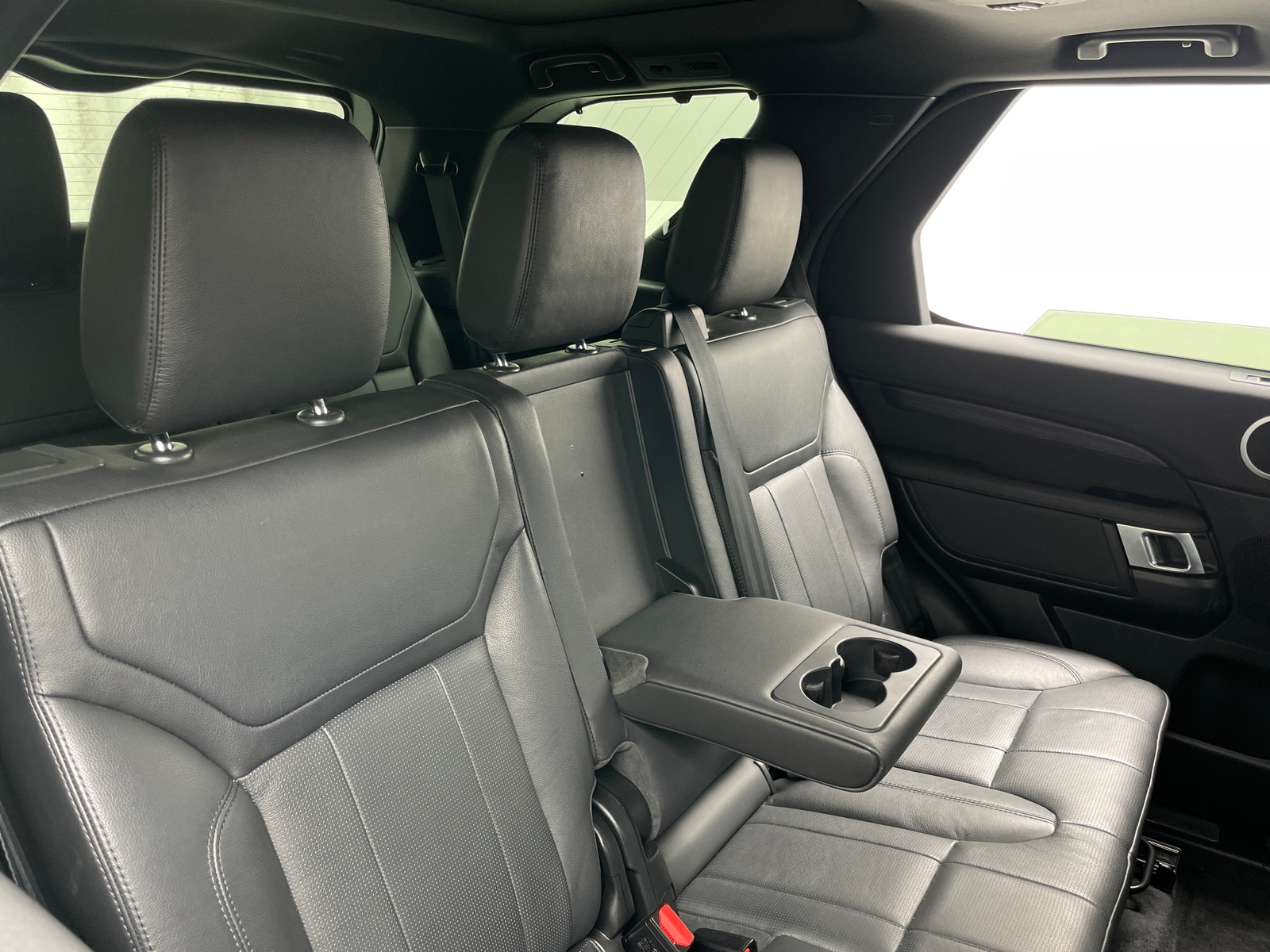 Thumbnail: 2019 Land Rover Discovery - 5