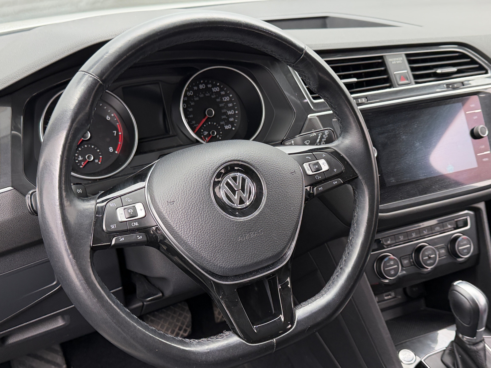 Thumbnail: 2018 Volkswagen Tiguan - 4