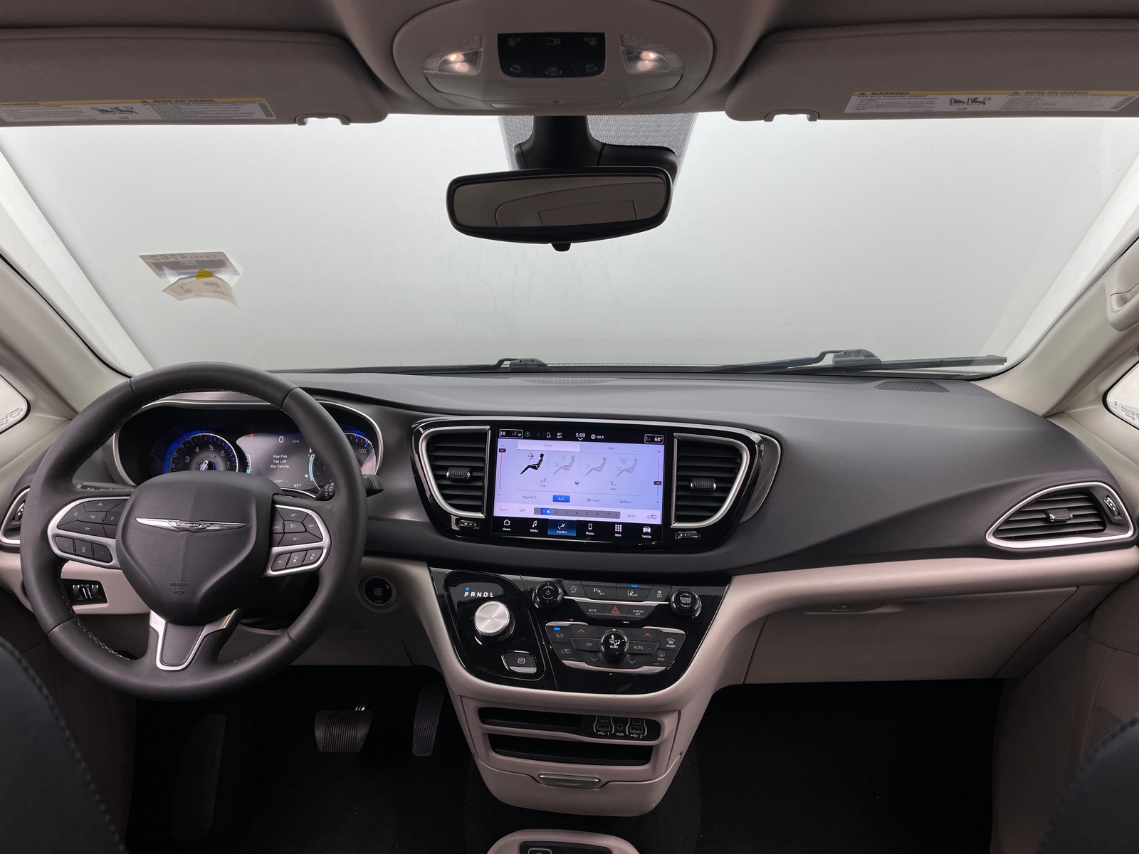 Thumbnail: 2023 Chrysler Pacifica - 3