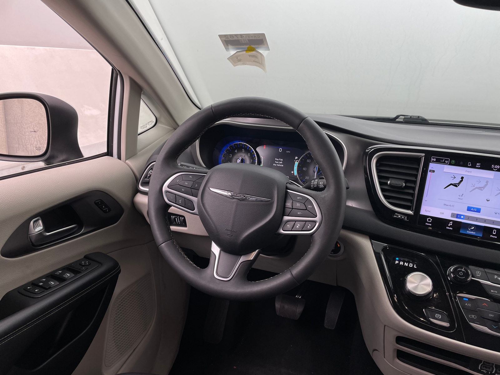 Thumbnail: 2023 Chrysler Pacifica - 5