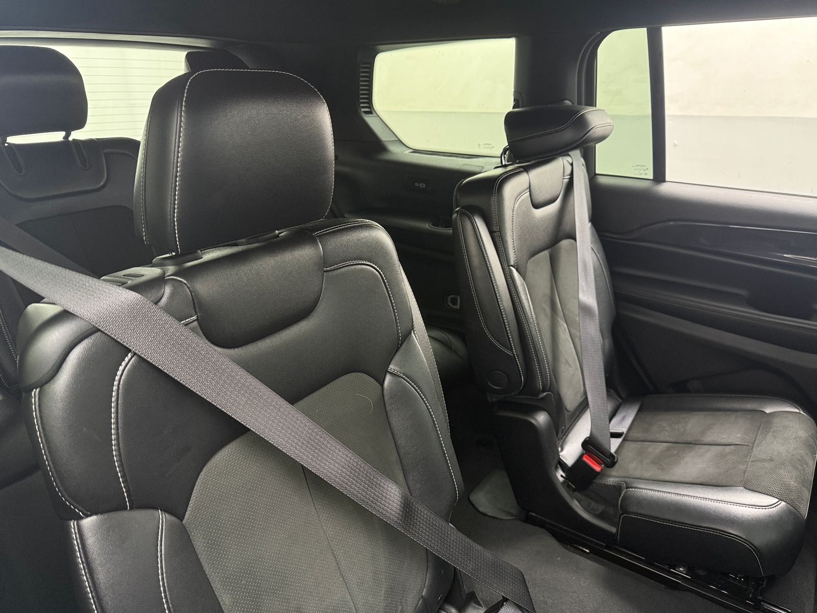 Thumbnail: 2023 Jeep Grand Cherokee L - 5
