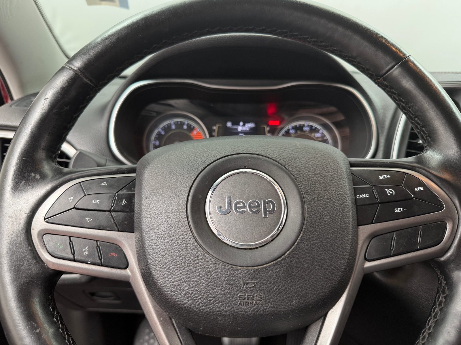 Thumbnail: 2019 Jeep Cherokee - 5