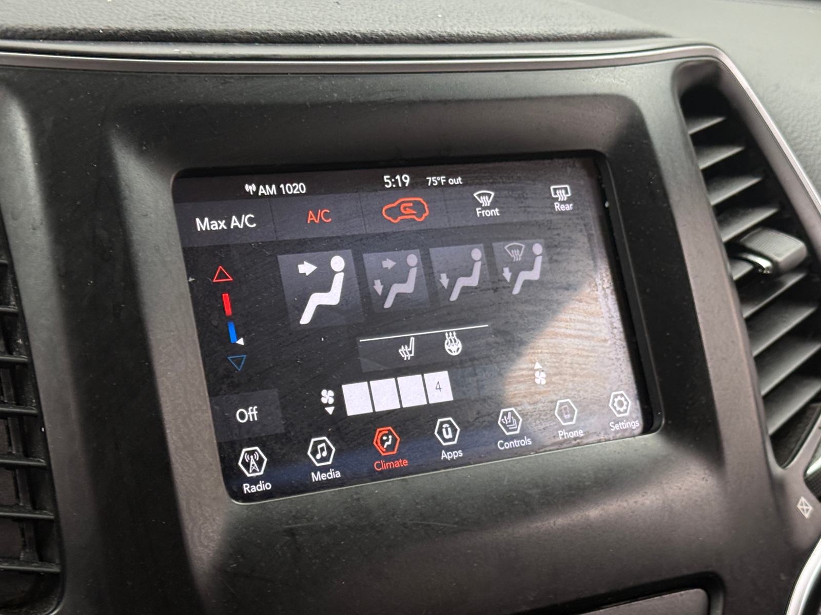 Thumbnail: 2019 Jeep Cherokee - 4