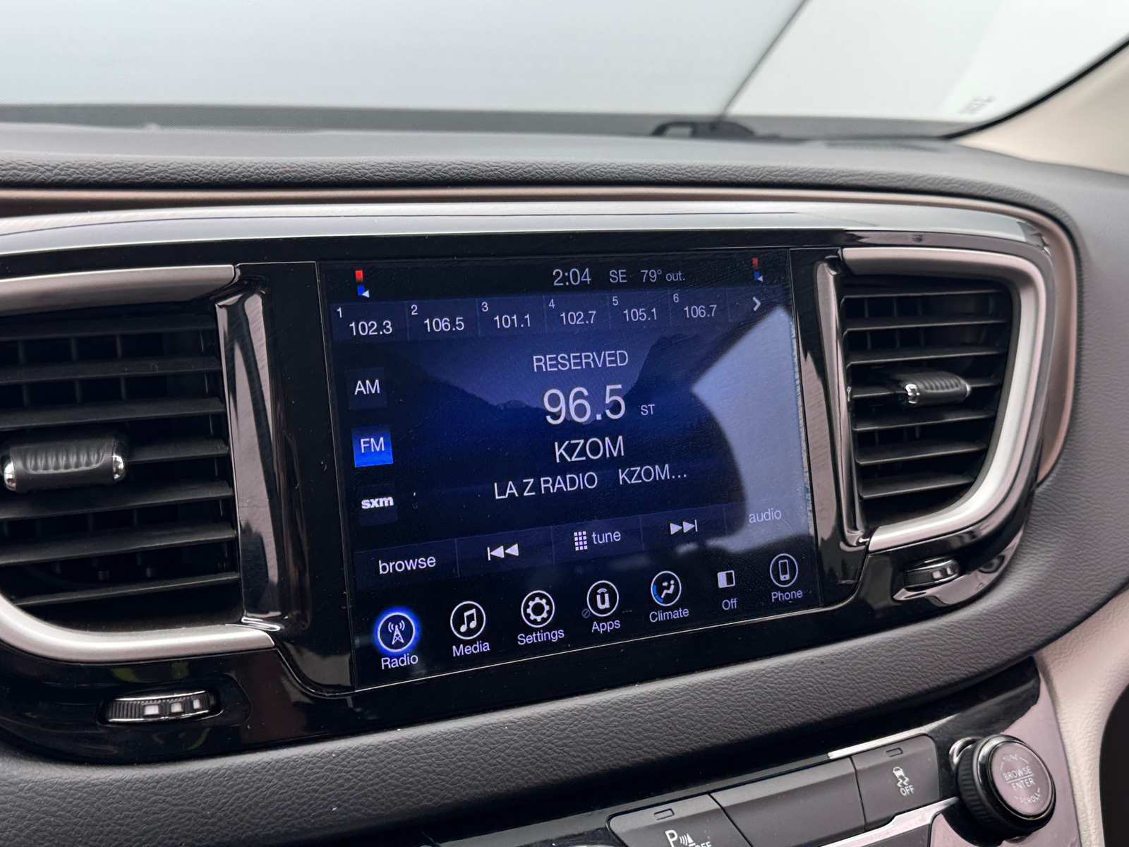 Thumbnail: 2017 Chrysler Pacifica - 4
