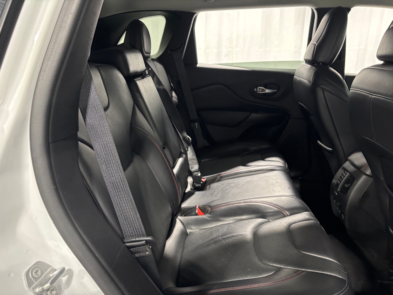 Thumbnail: 2019 Jeep Cherokee - 5