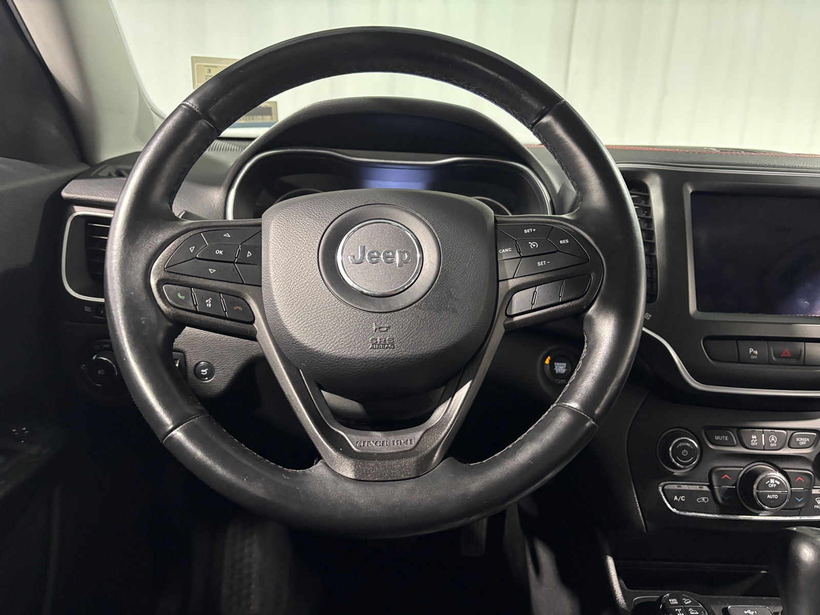 Thumbnail: 2019 Jeep Cherokee - 4