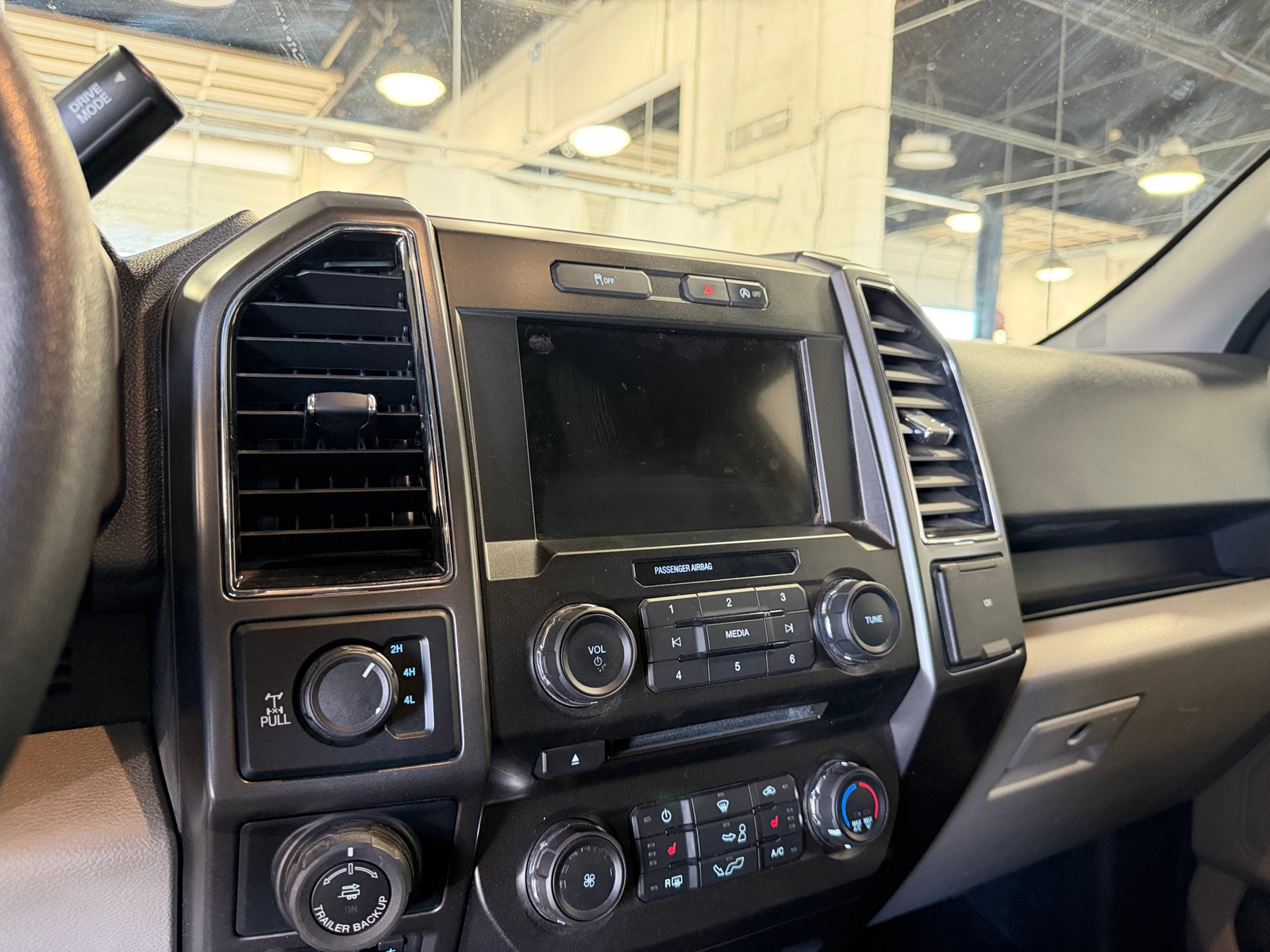 Thumbnail: 2018 Ford Econoline - 4