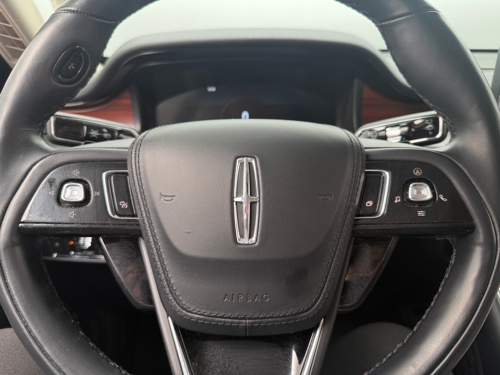 Thumbnail: 2023 Lincoln Aviator - 4