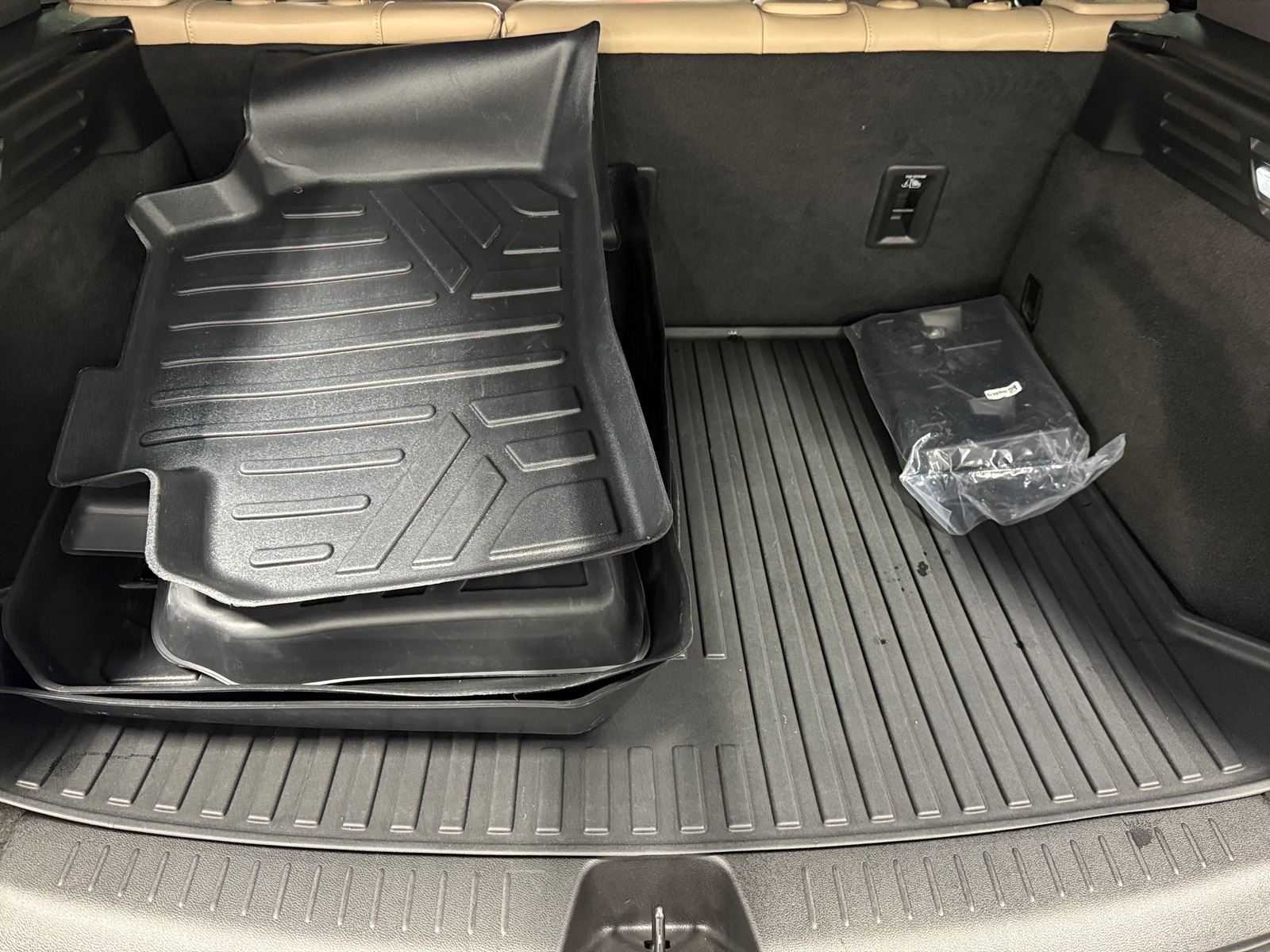 Thumbnail: 2024 Cadillac XT4 - 6