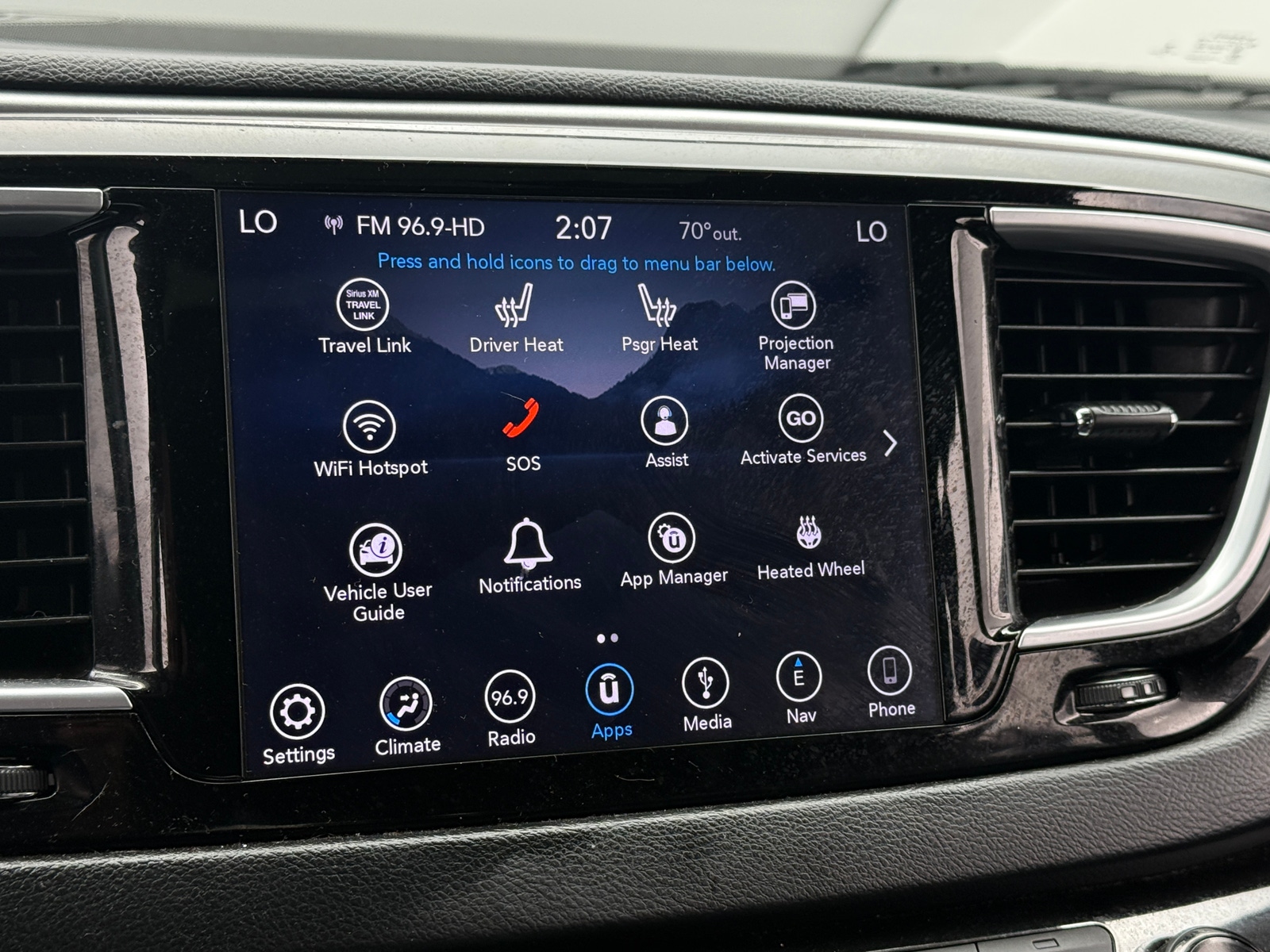 Thumbnail: 2018 Chrysler Pacifica - 3