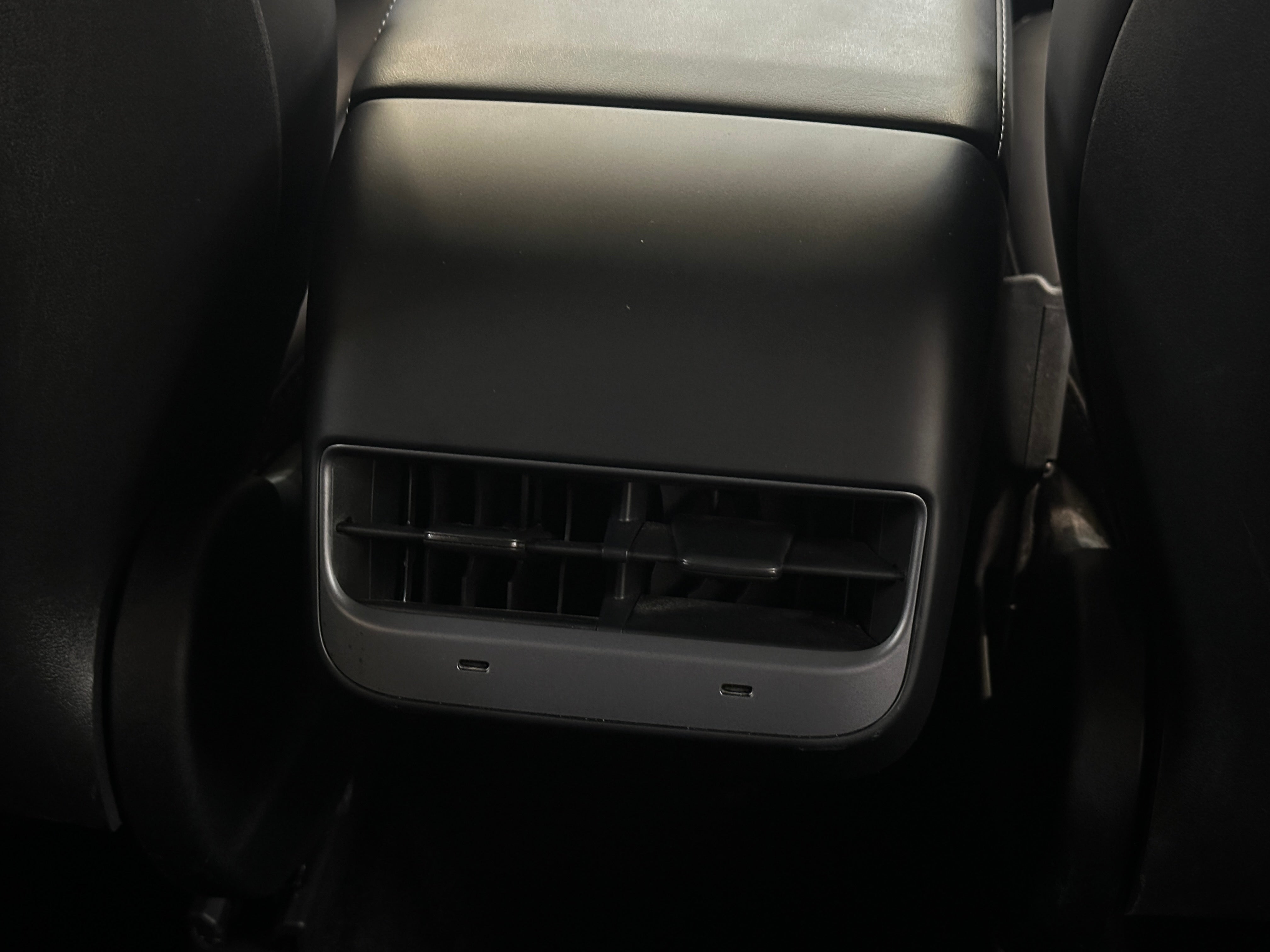 Used 2024 Tesla Model Y Long Range with VIN 7SAYGAEE4RF069218 for sale in Oak Creek, WI