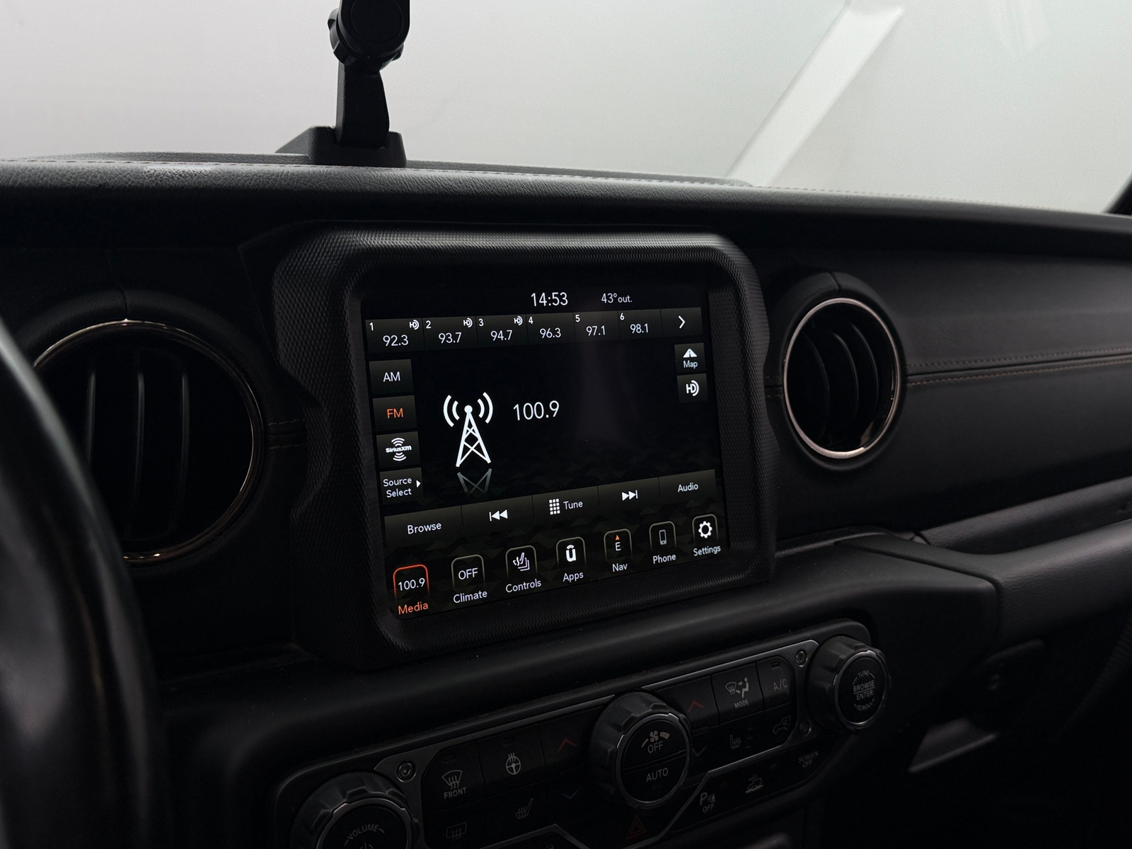 Thumbnail: 2021 Jeep Gladiator - 3
